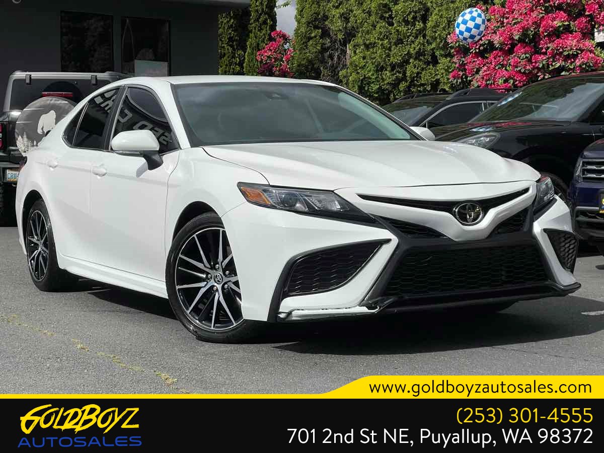 2024 Toyota Camry SE's photo