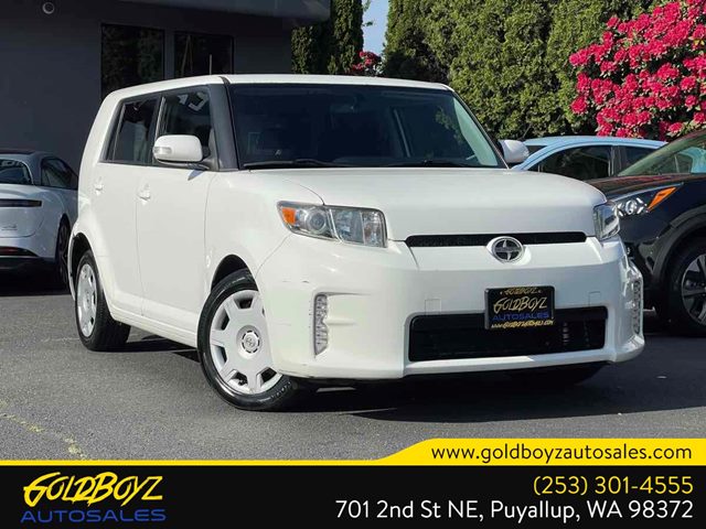 Super White 2013 Scion xB Base Wagon Front-Wheel Drive Automatic