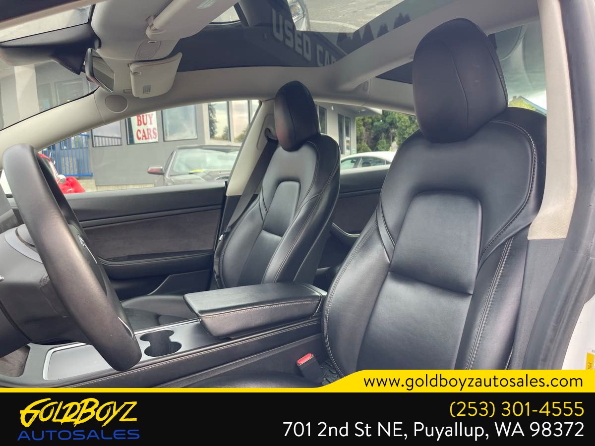 Tesla Model 3 photo 23