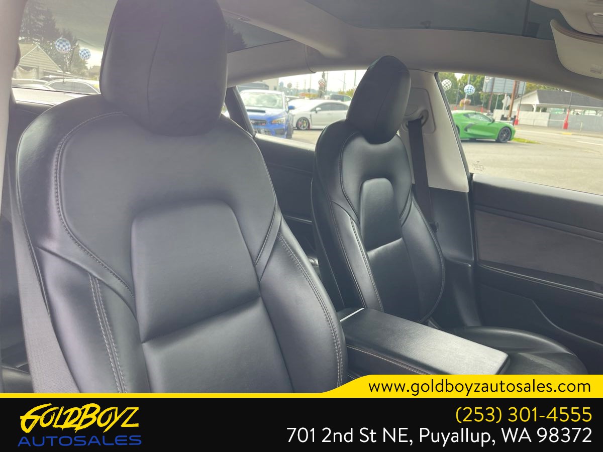 Tesla Model 3 photo 12