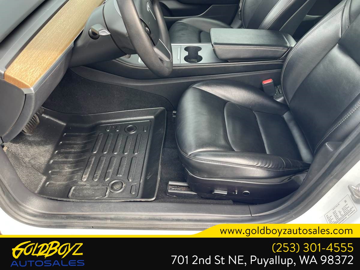 Tesla Model 3 photo 22