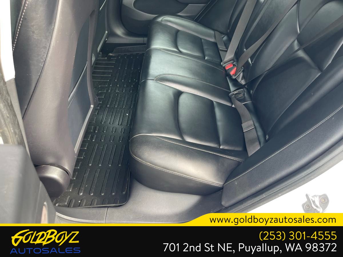Tesla Model 3 photo 19