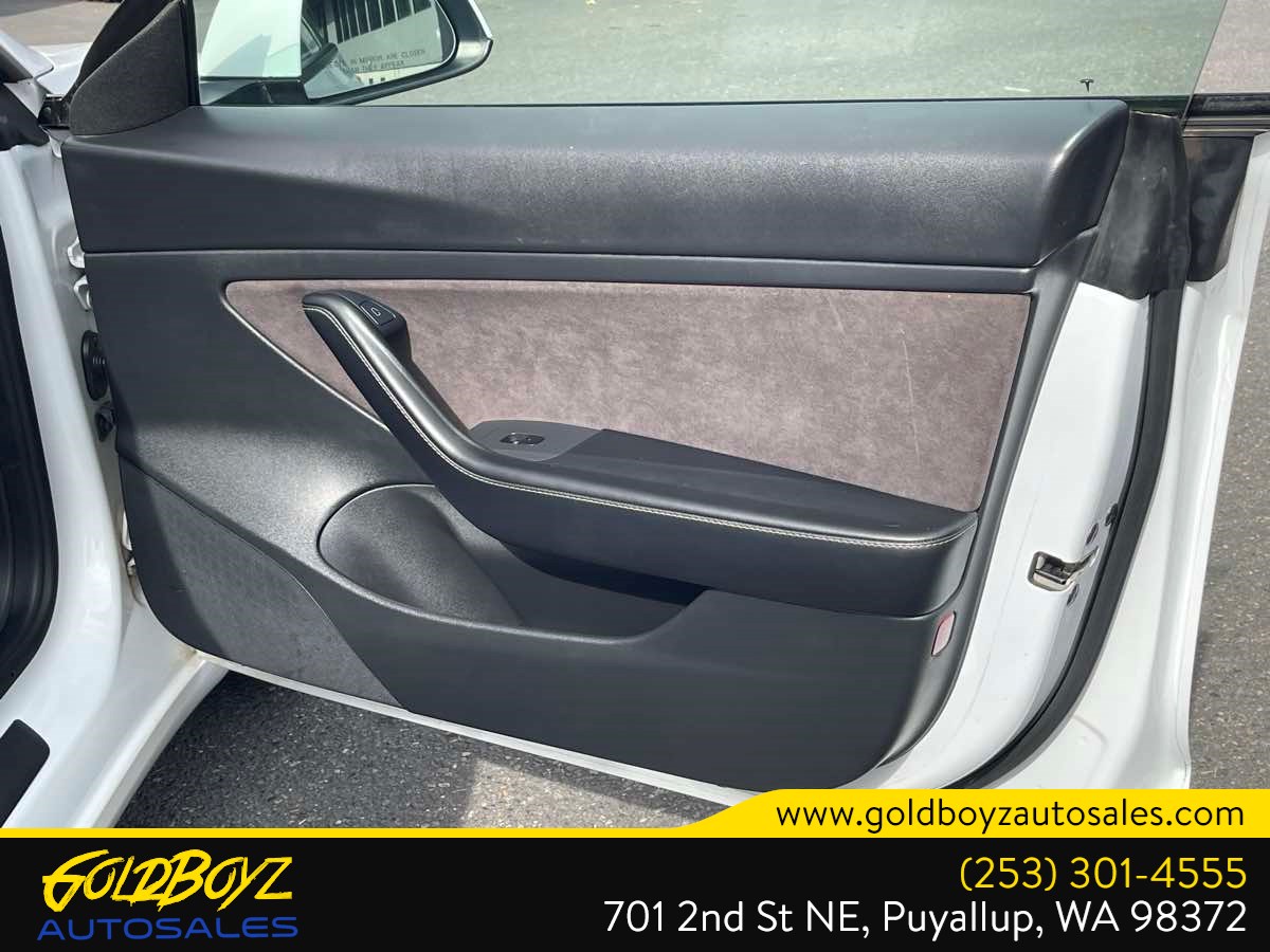 Tesla Model 3 photo 13