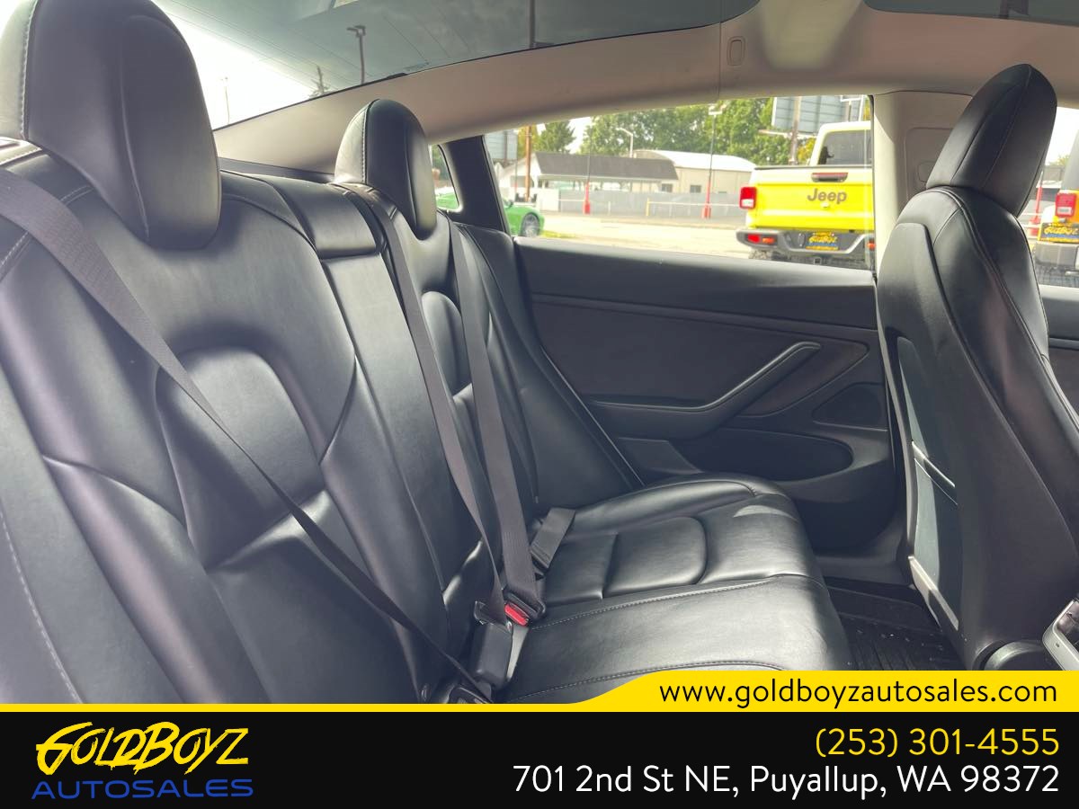 Tesla Model 3 photo 16