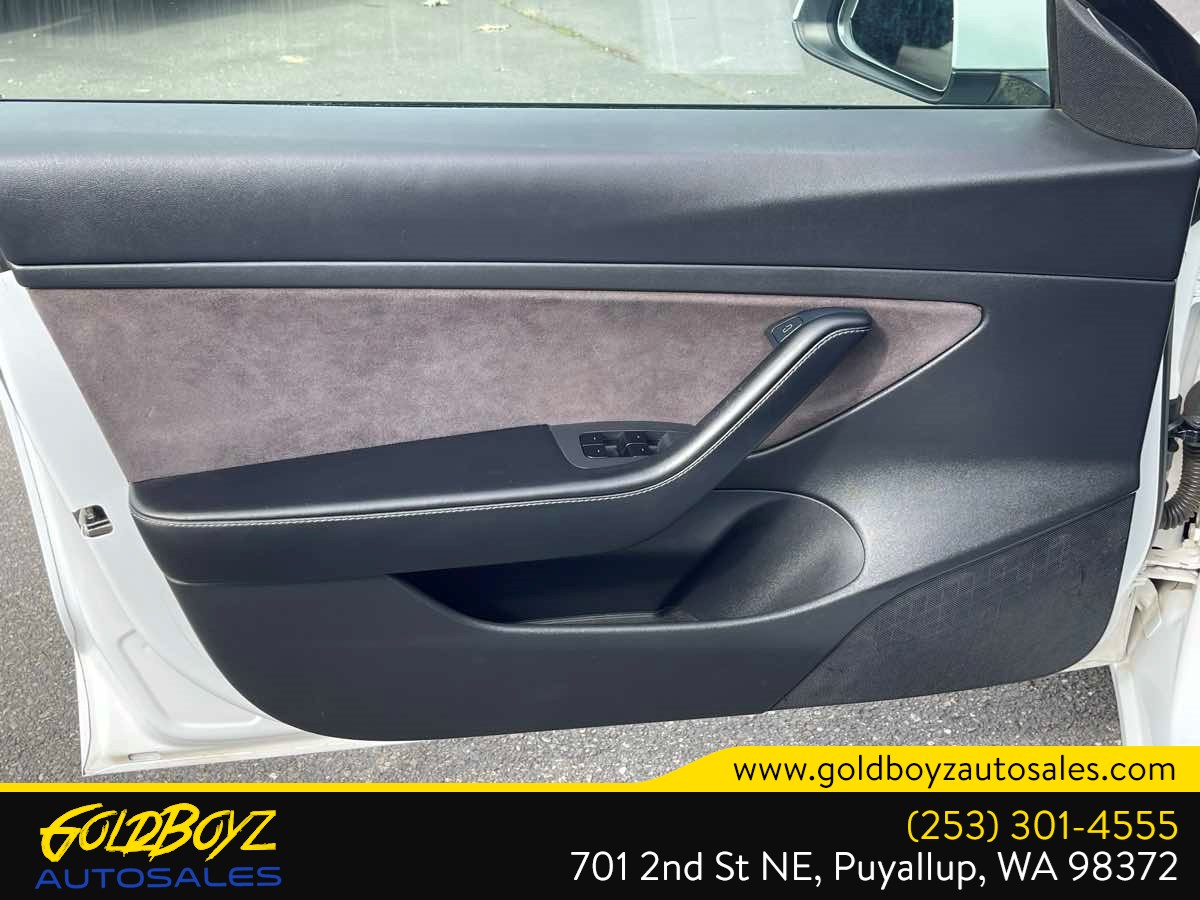 Tesla Model 3 photo 25