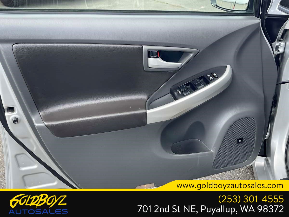 Toyota Prius photo 10