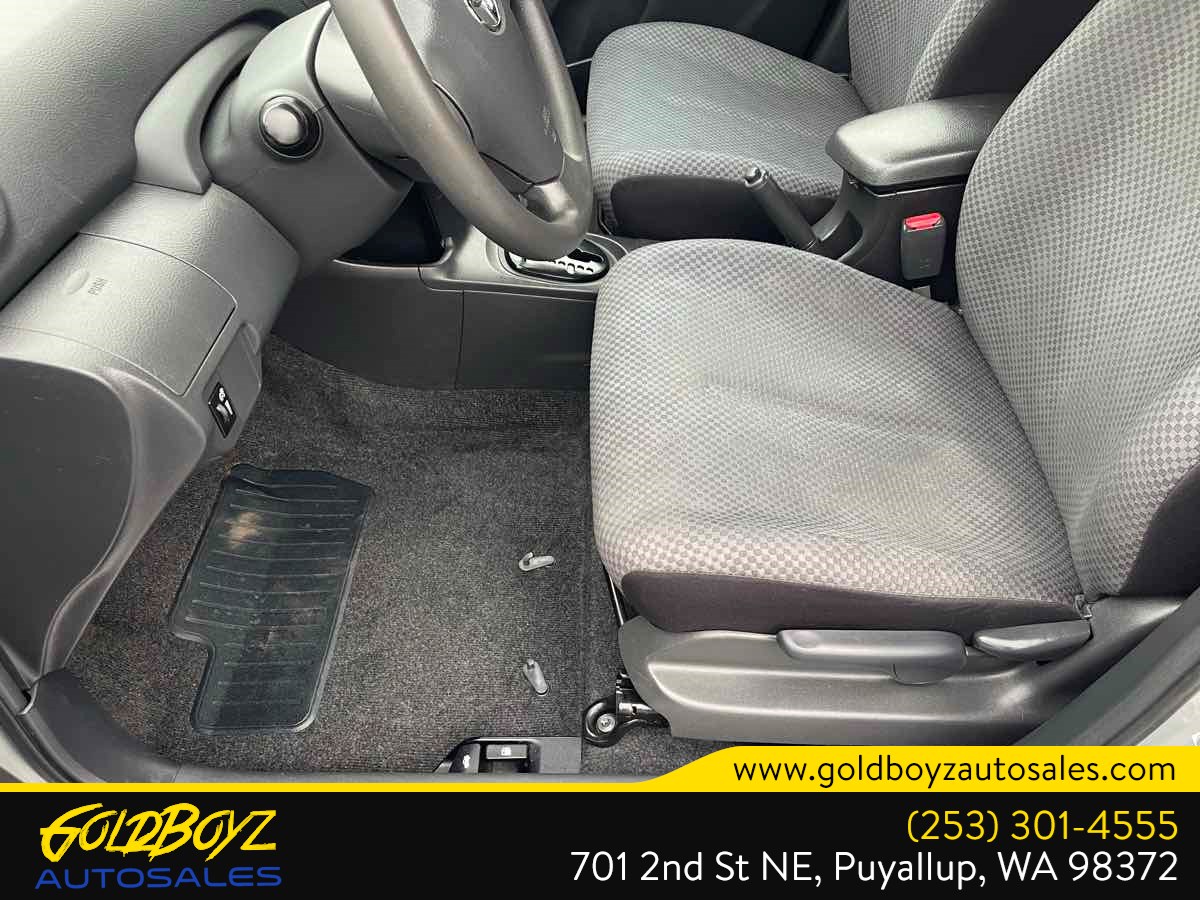 Toyota Yaris photo 13