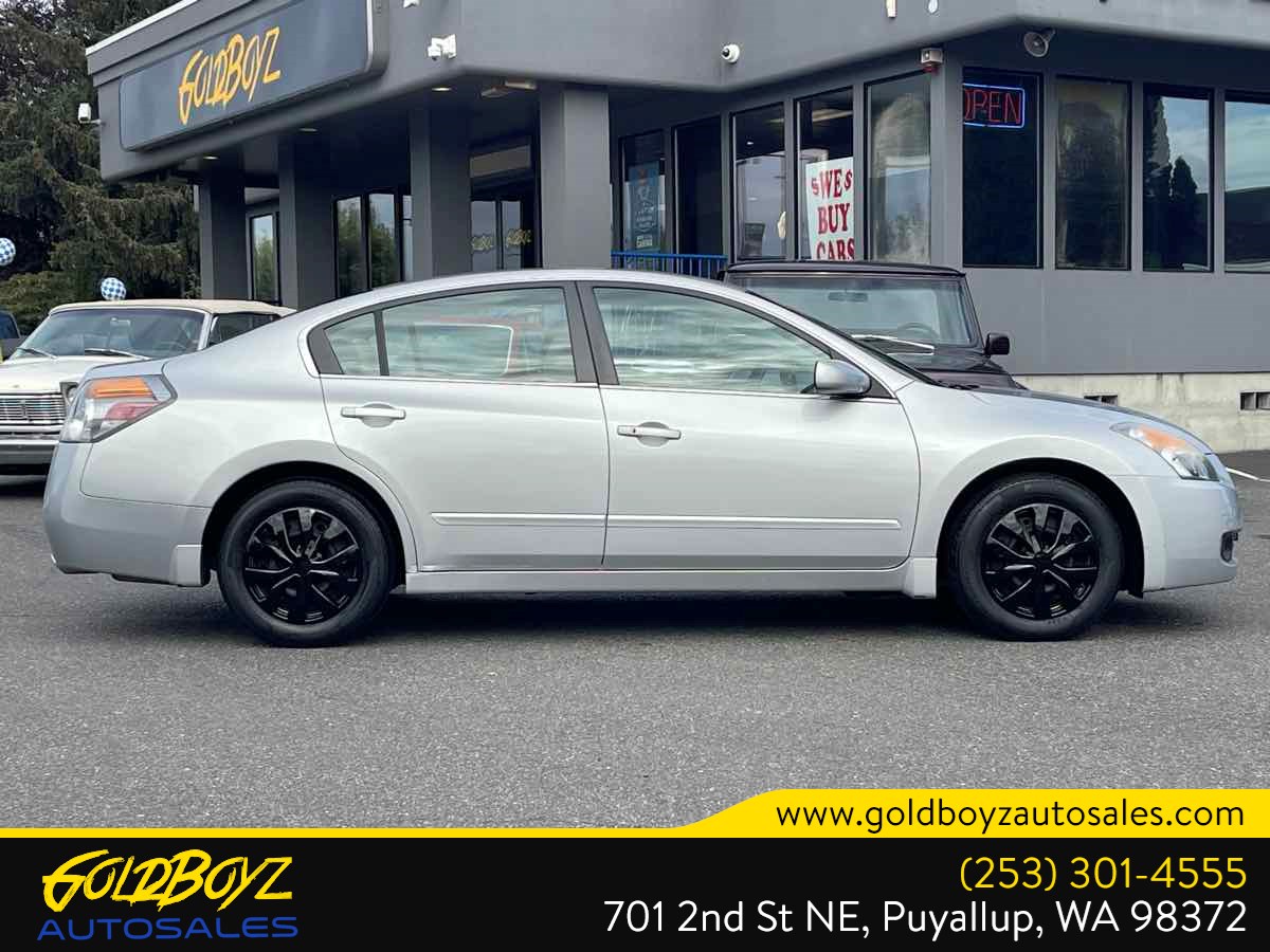 Nissan Altima photo 2
