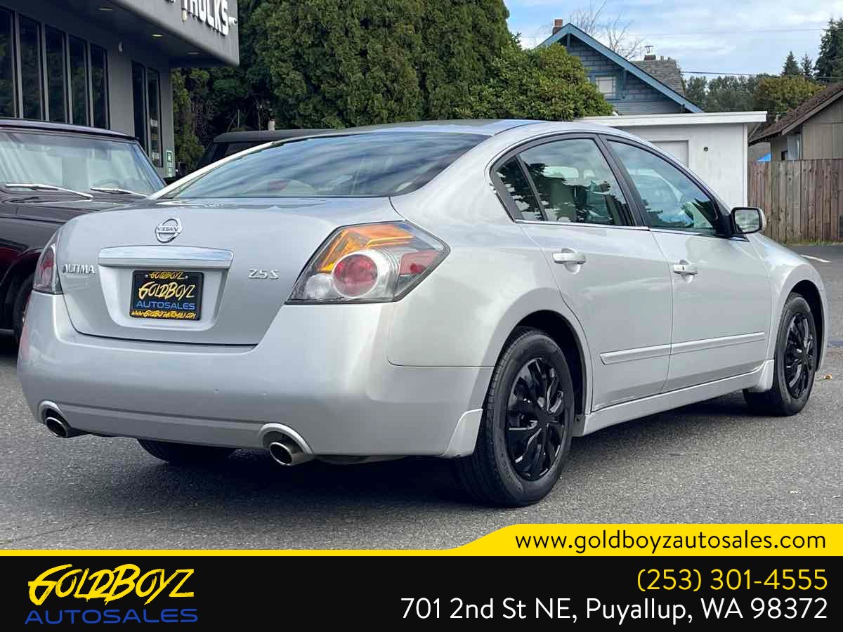 Nissan Altima photo 3