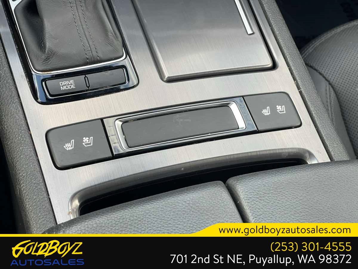 Photo 28 of this Hyundai Genesis