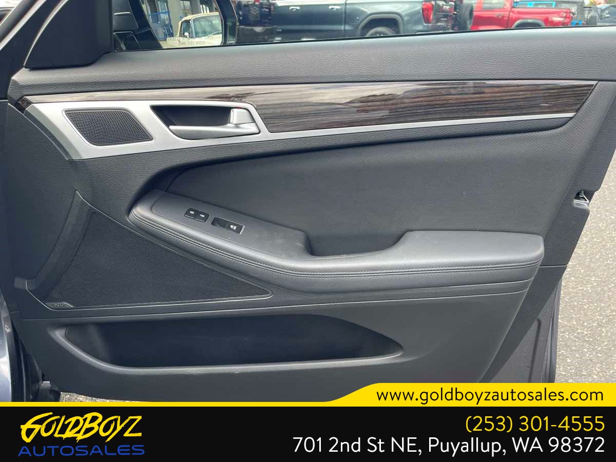 Photo 16 of this Hyundai Genesis