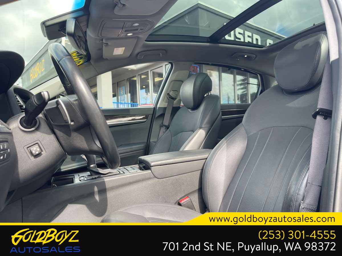 Photo 33 of this Hyundai Genesis