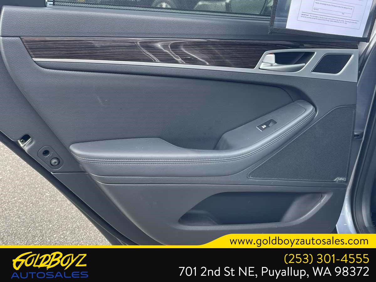 Photo 35 of this Hyundai Genesis