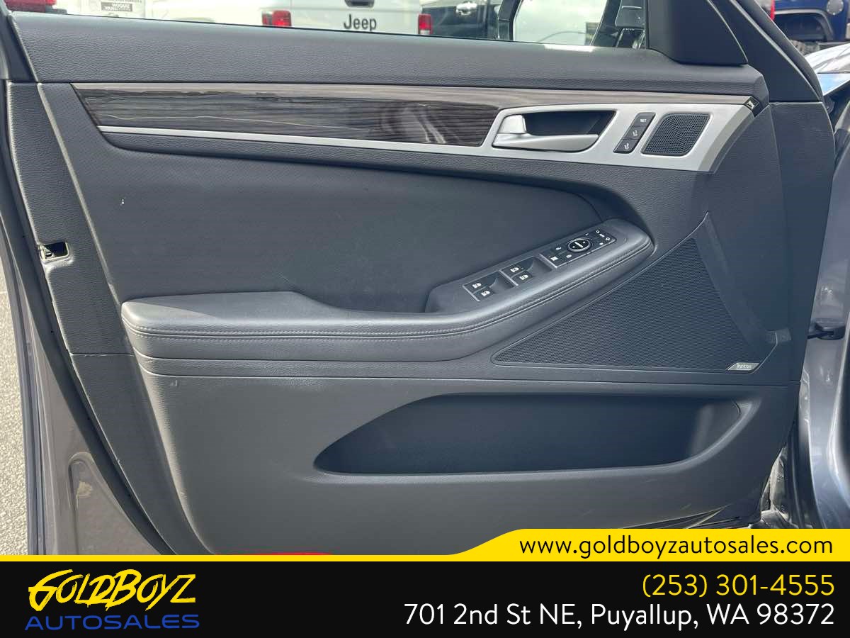 Photo 31 of this Hyundai Genesis