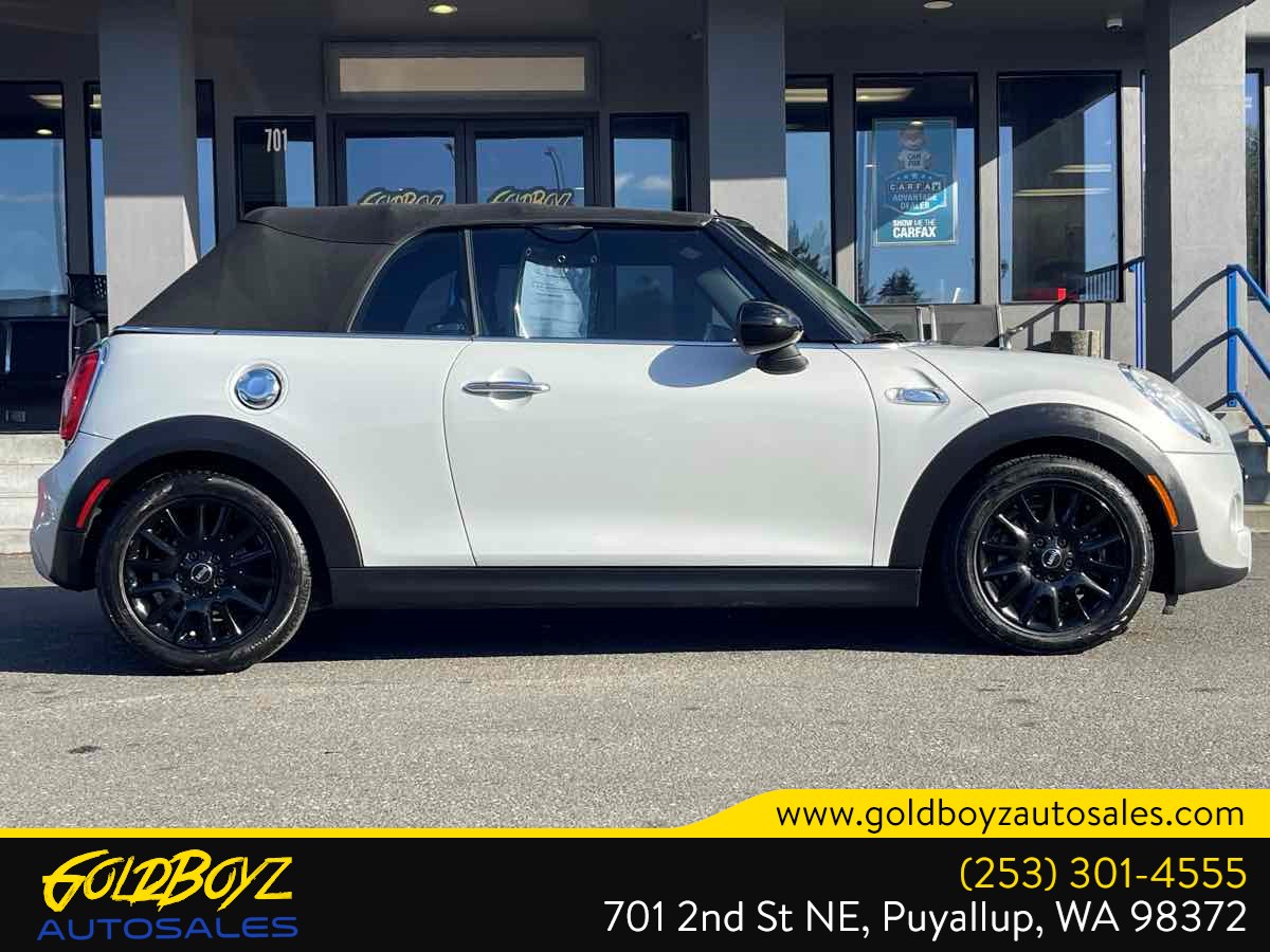 Photo 3 of this MINI Convertible