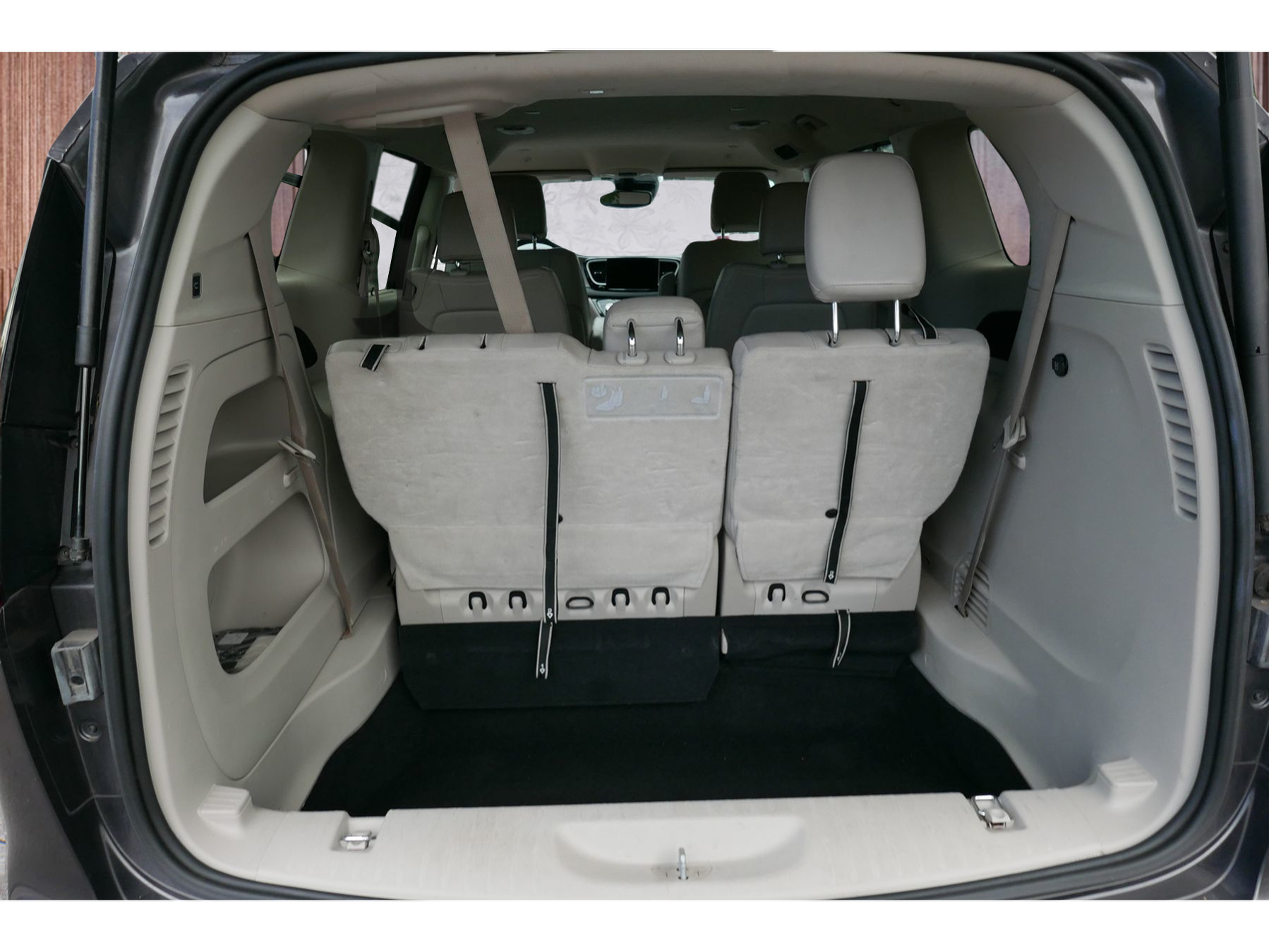 2021 Chrysler Pacifica Touring L photo 12
