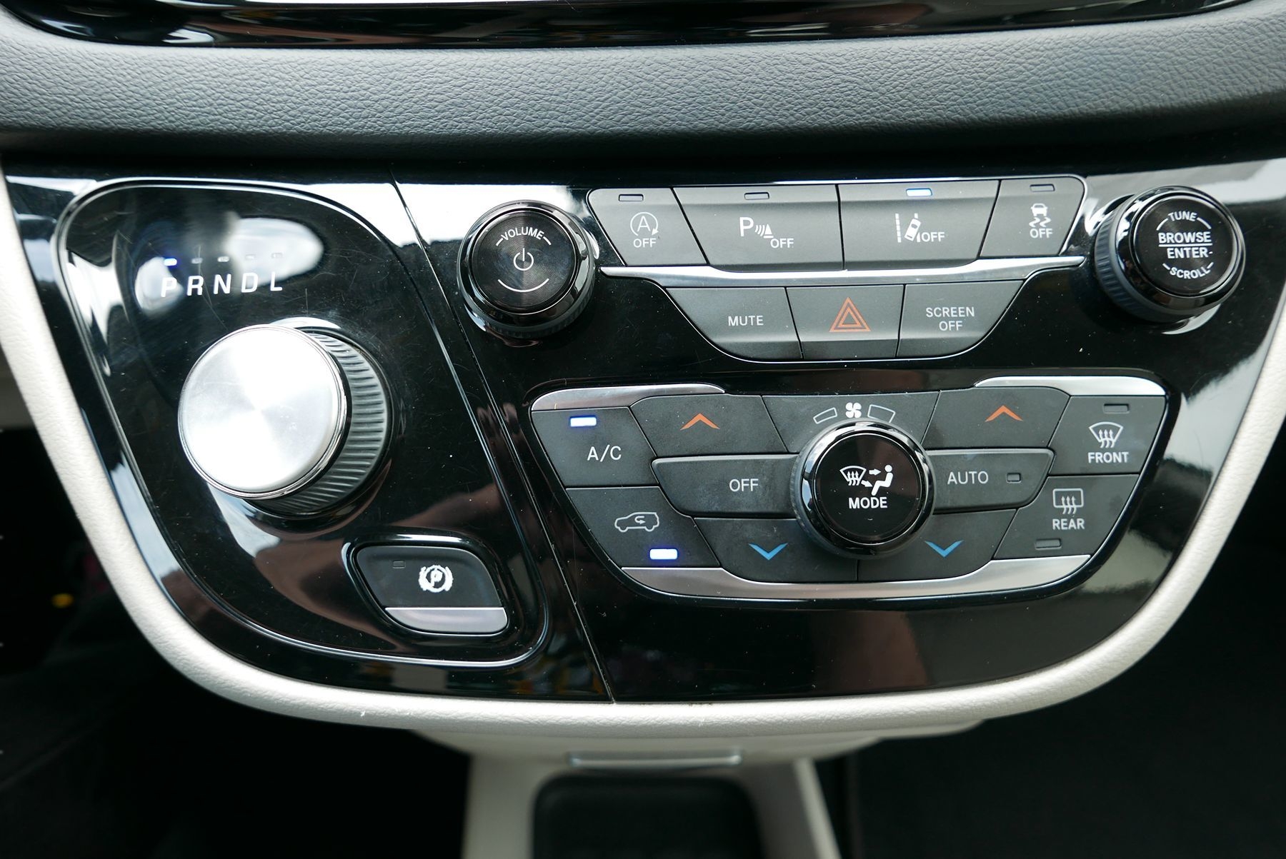 2021 Chrysler Pacifica Touring L photo 21
