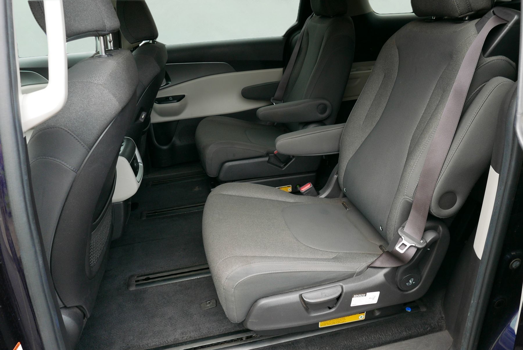 2022 Kia Carnival LX - Photo 10