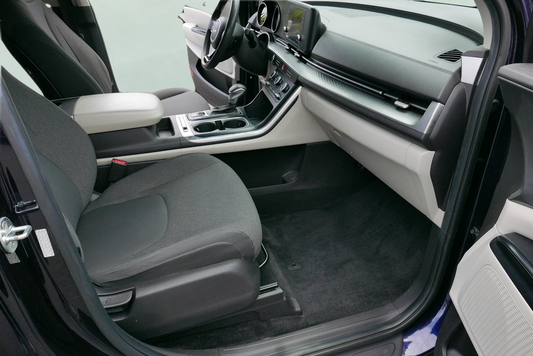 2022 Kia Carnival LX - Photo 11