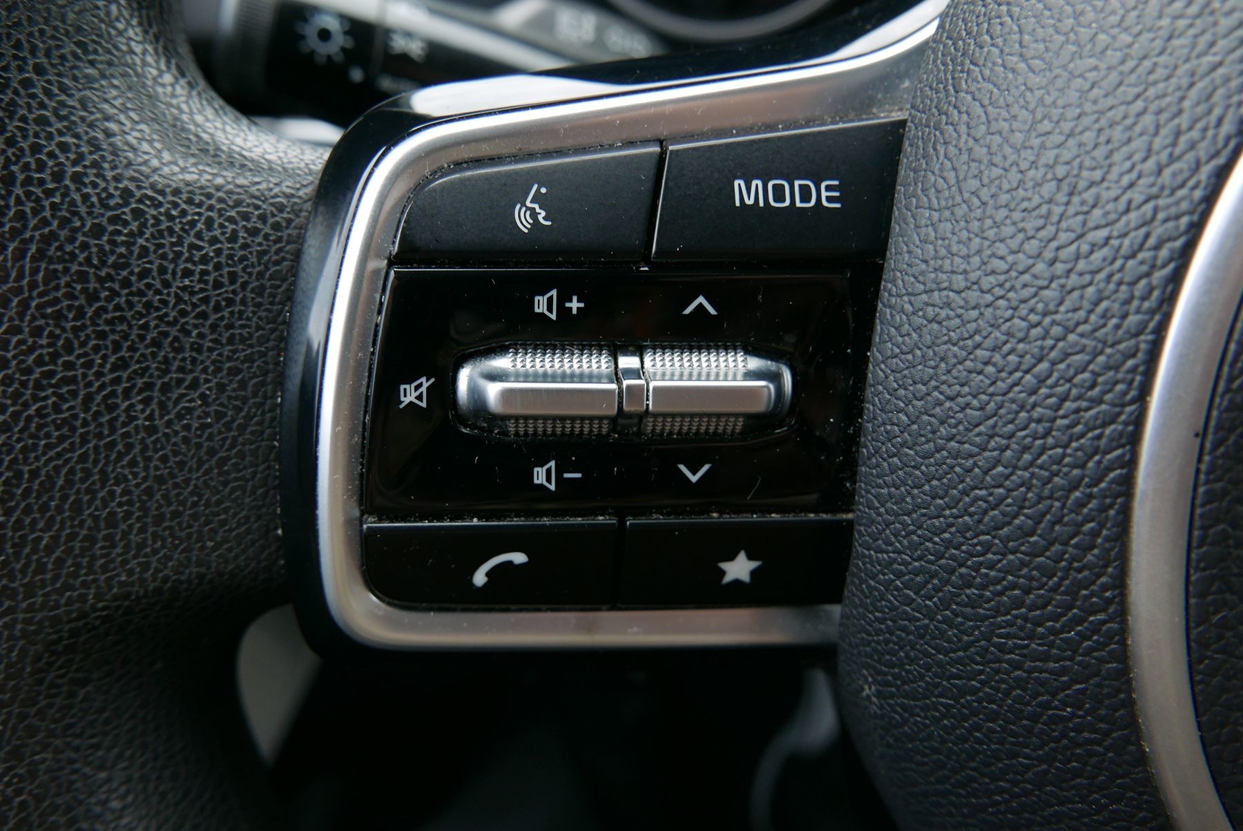 2022 Kia Carnival LX - Photo 18