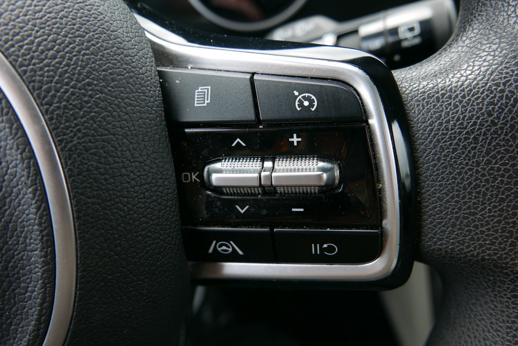 2022 Kia Carnival LX - Photo 19