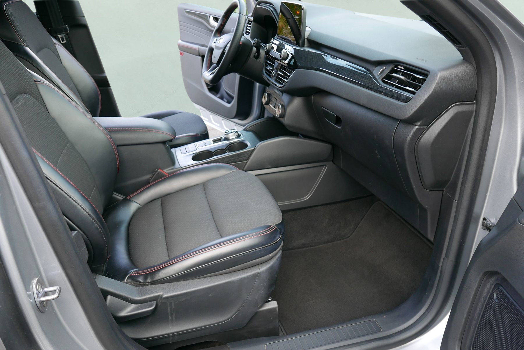2024 Ford Escape ST-Line - Photo 11