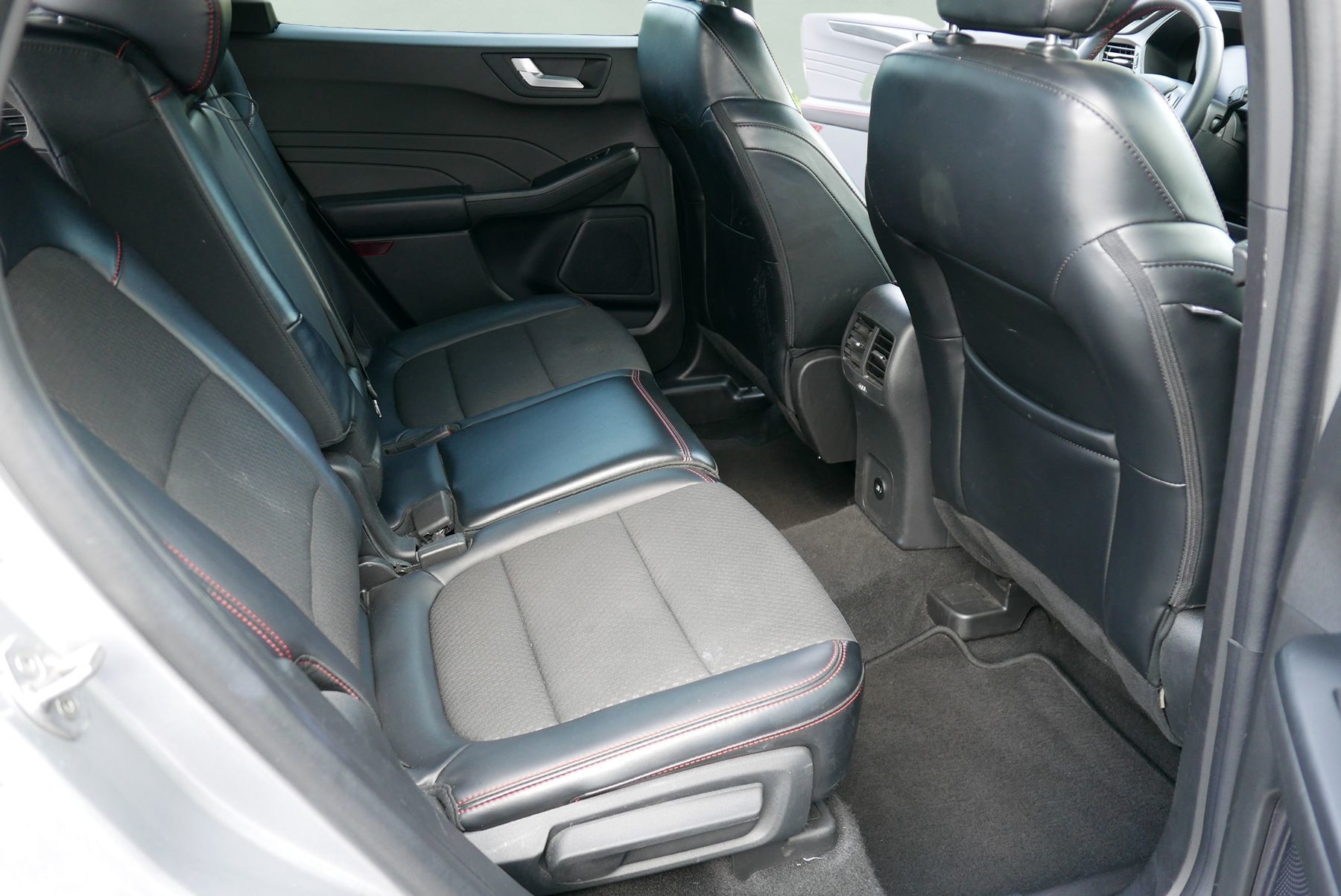 2024 Ford Escape ST-Line - Photo 12
