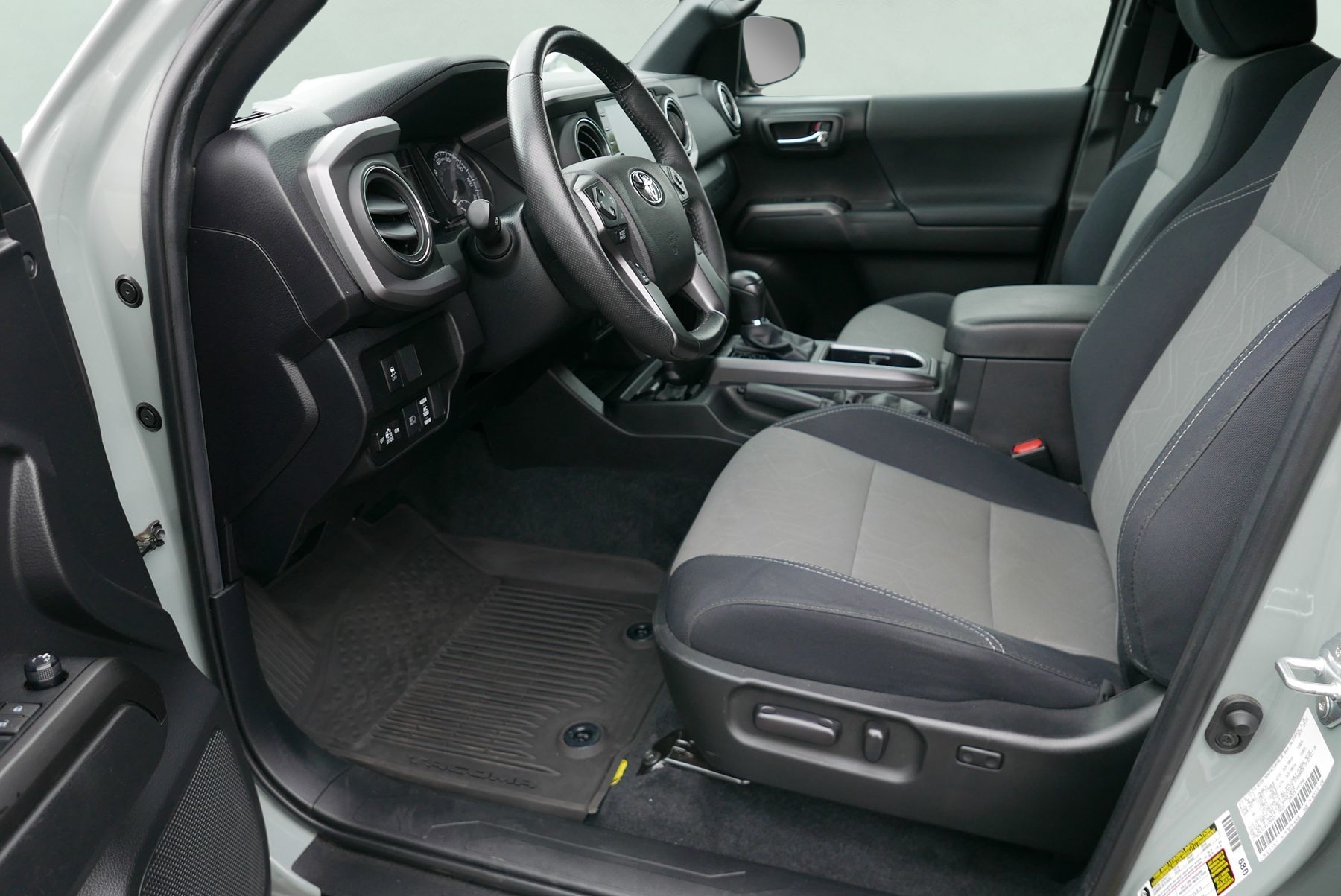 2022 Toyota Tacoma TRD photo 9