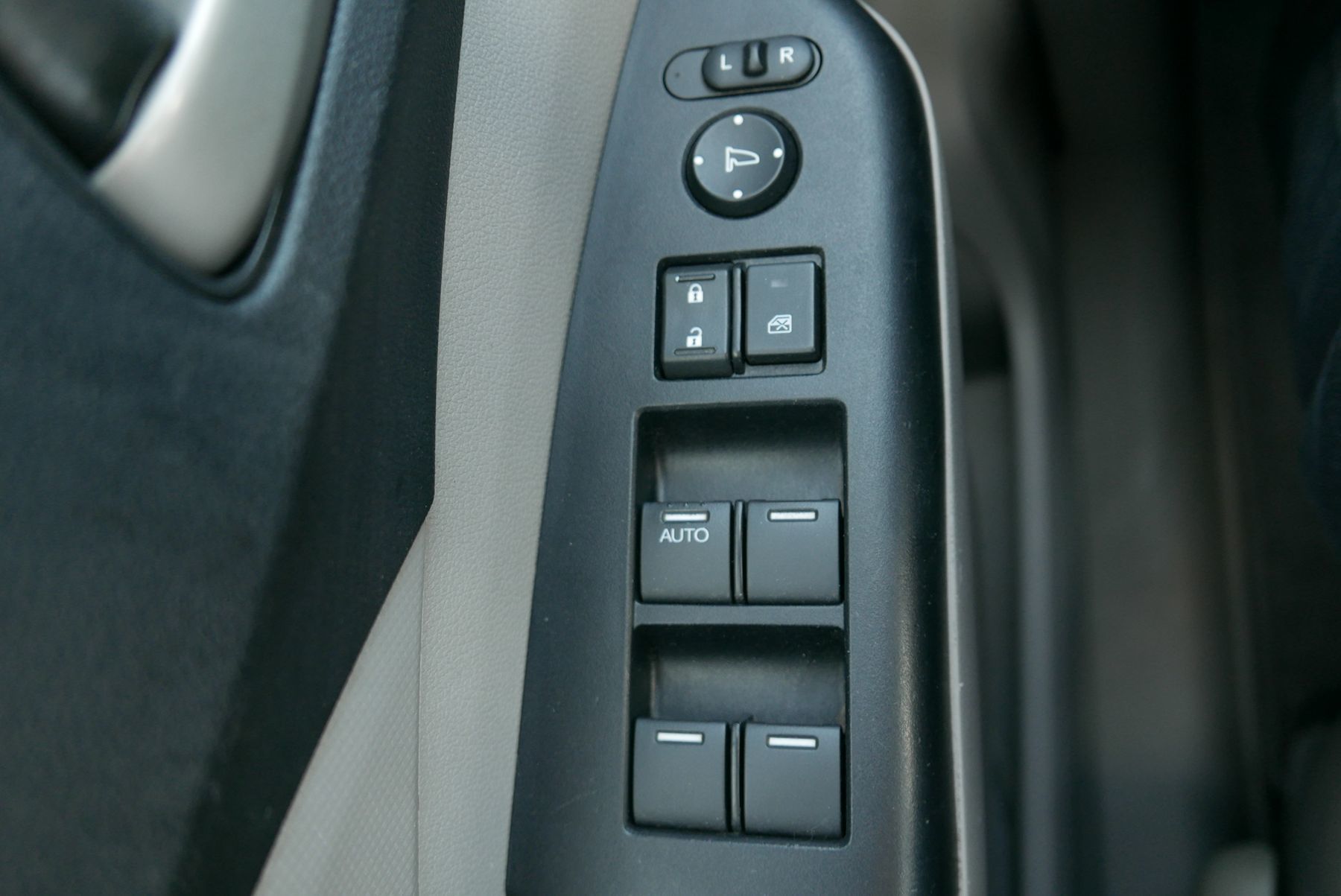 2014 Honda CR-V LX photo 16