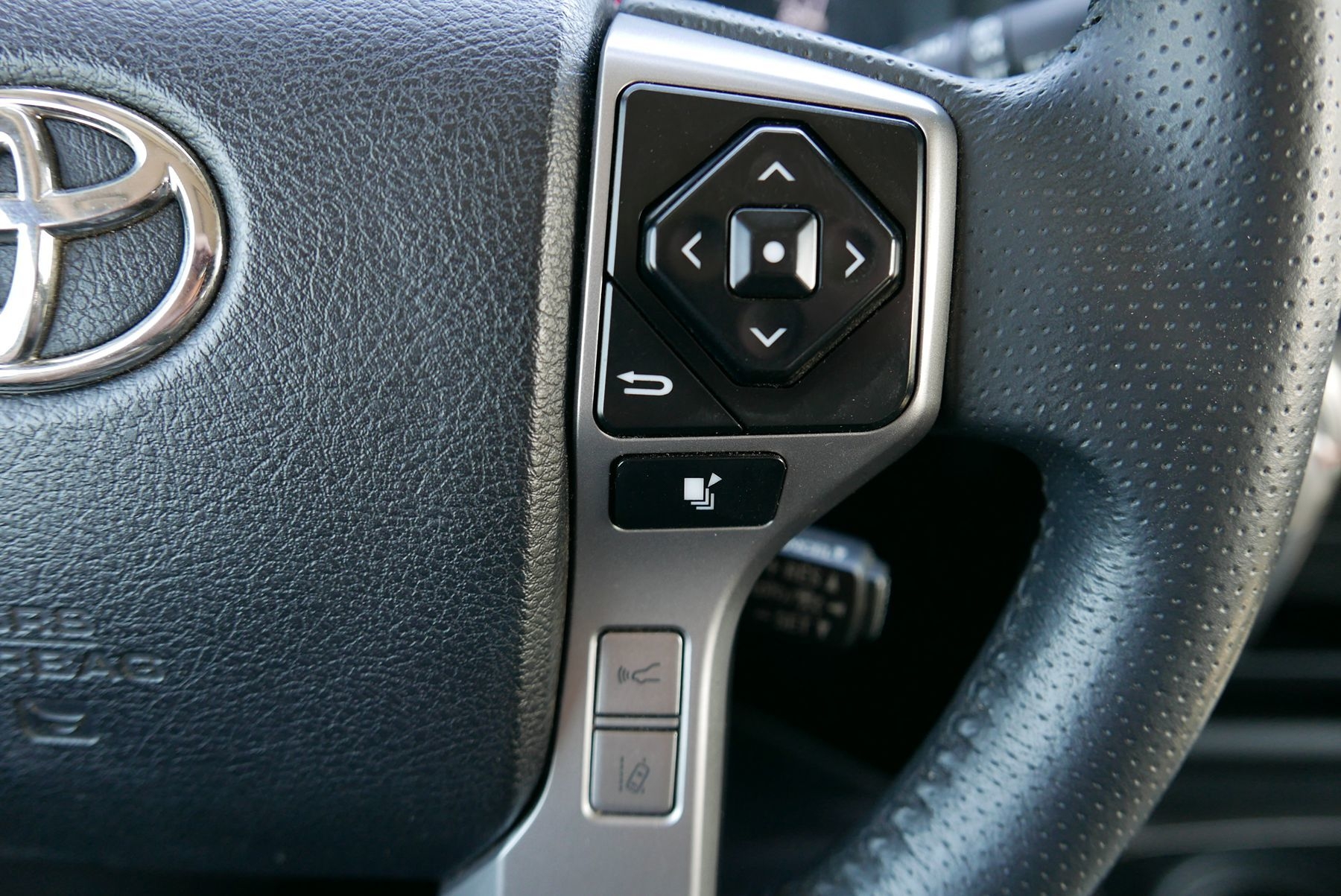 2022 Toyota 4Runner SR5 Premium photo 17
