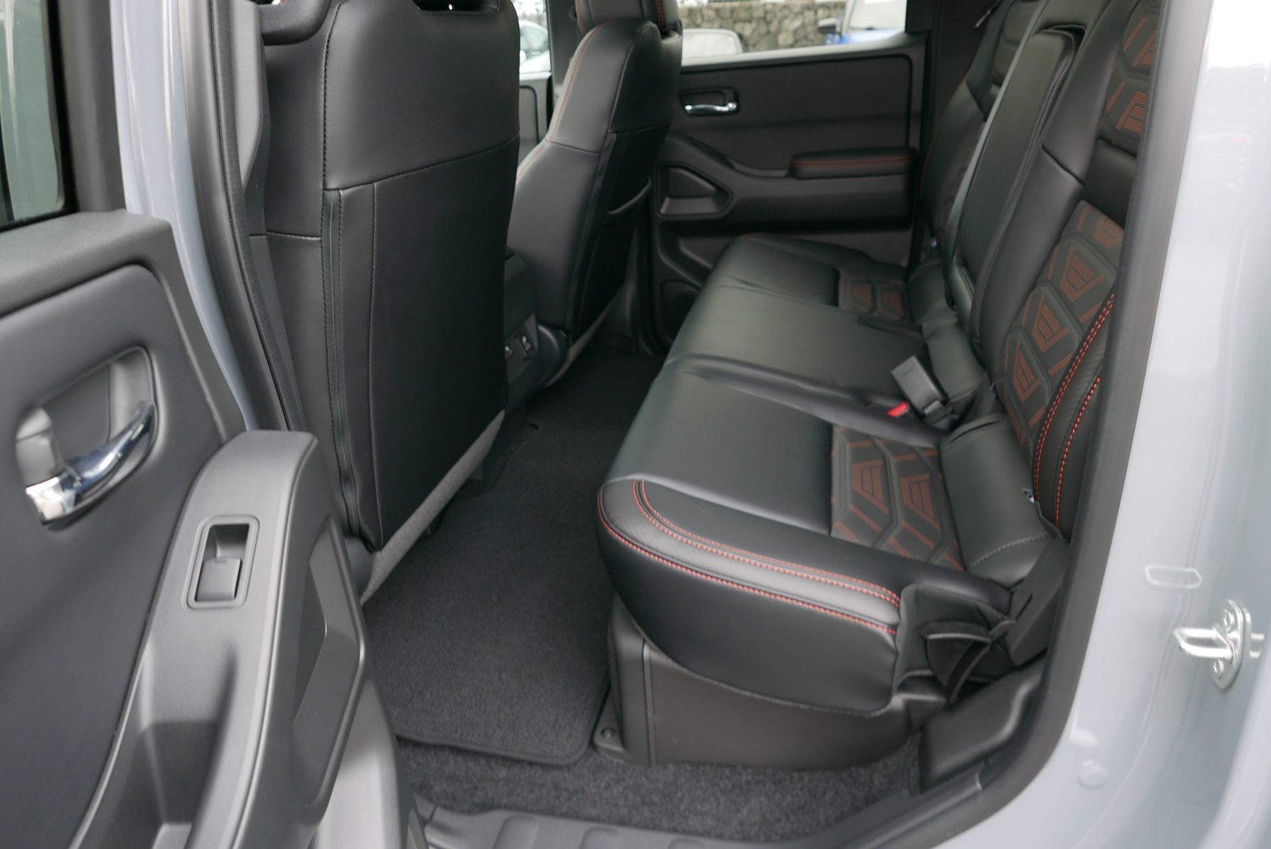 2025 Nissan Frontier PRO-X photo 5