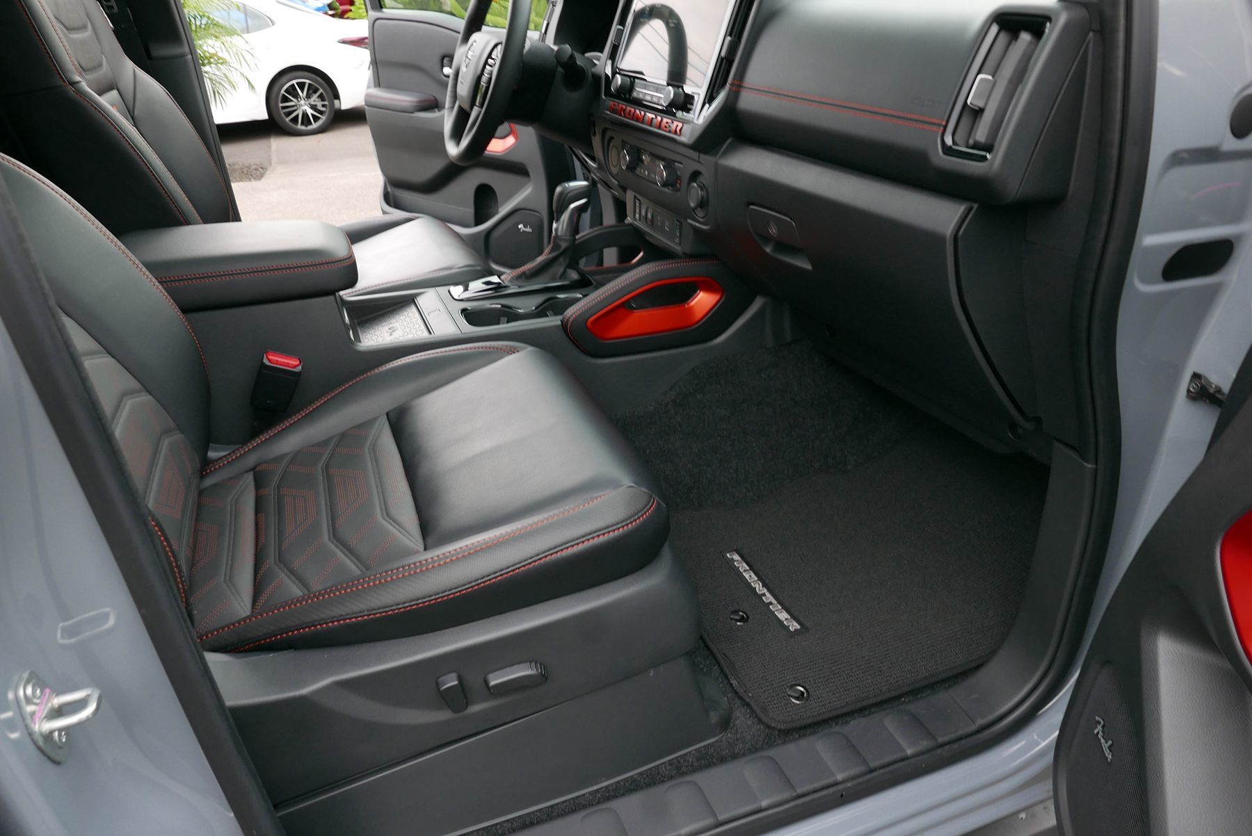 2025 Nissan Frontier PRO-X photo 6