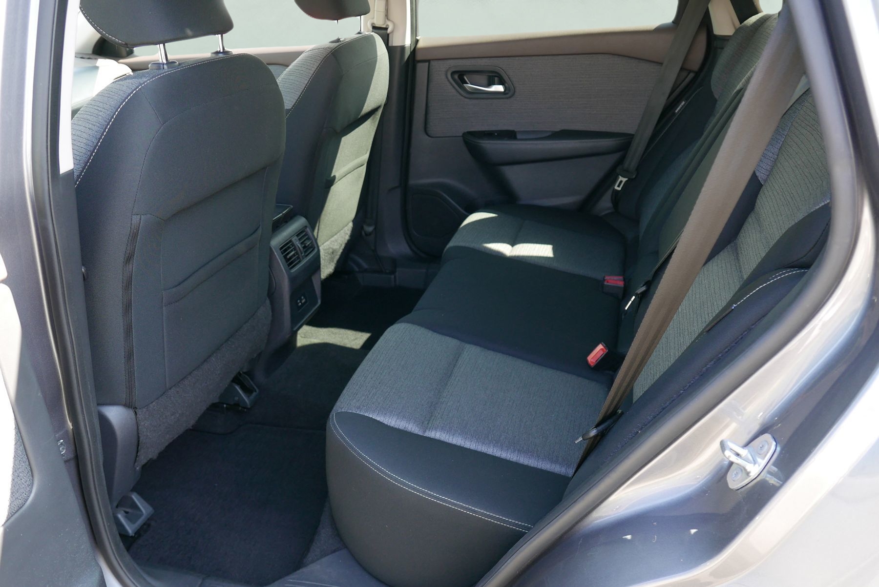 2022 Nissan Rogue SV photo 10