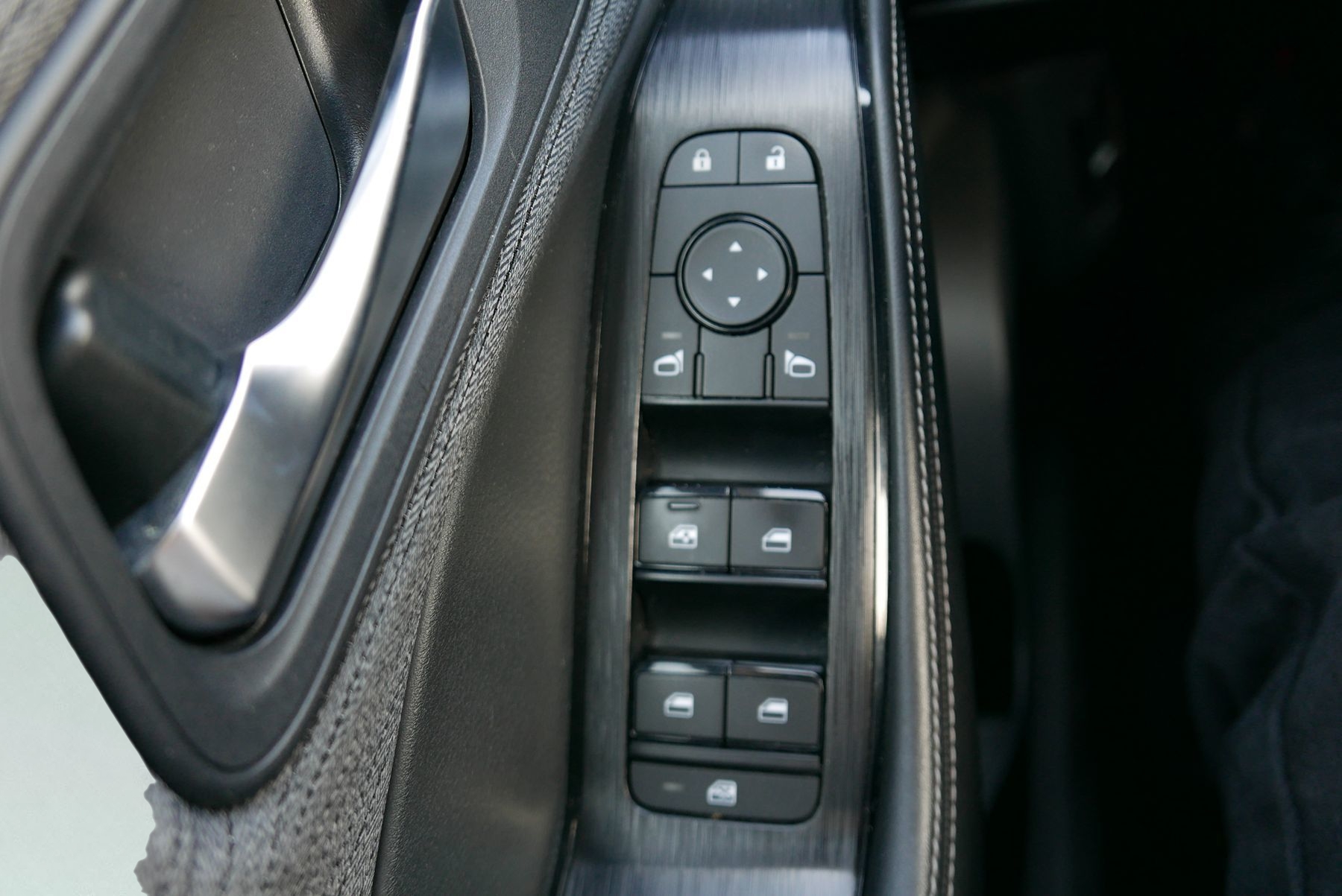 2022 Nissan Rogue SV photo 14