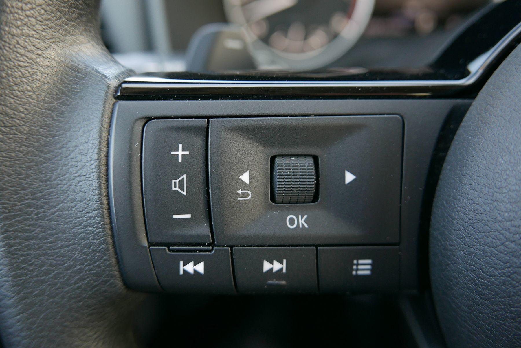 2022 Nissan Rogue SV photo 15