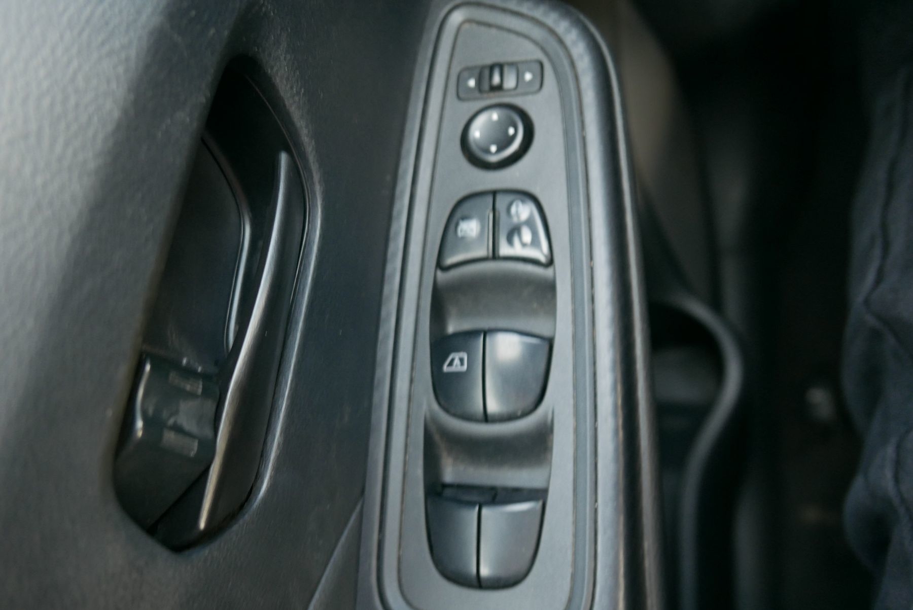 2021 Nissan Versa S photo 14