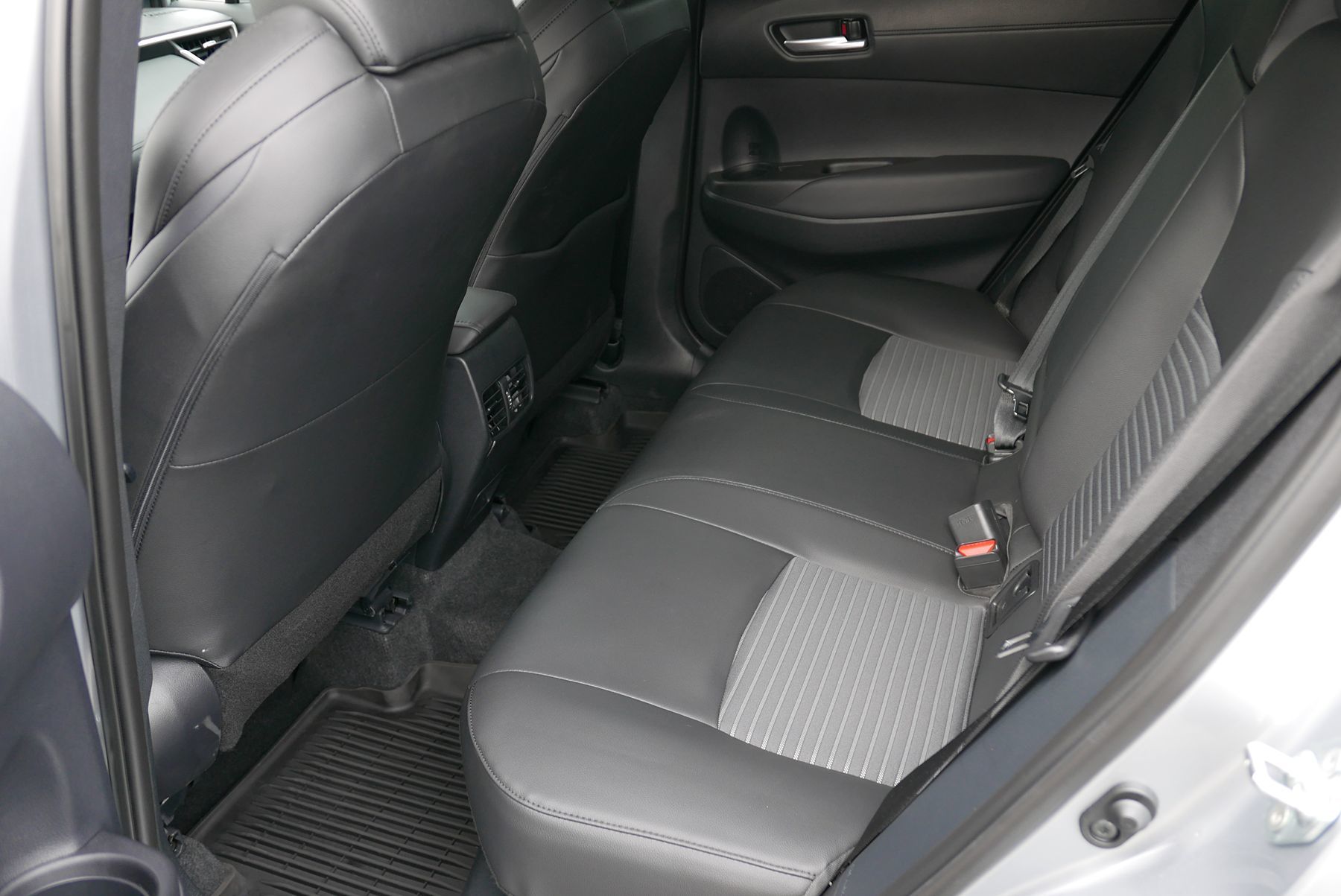 2024 Toyota Corolla Cross Hybrid XSE photo 10