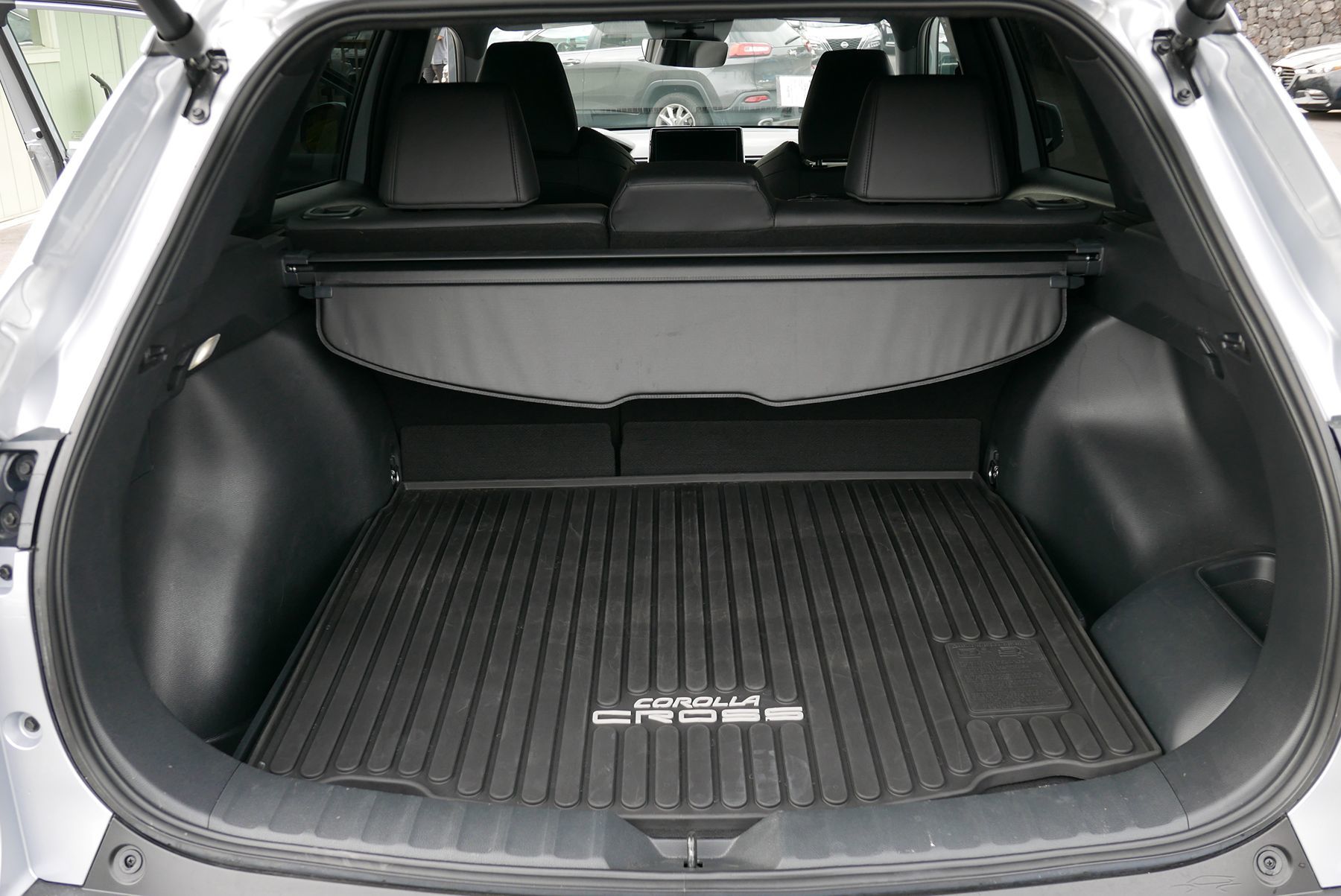 2024 Toyota Corolla Cross Hybrid XSE photo 13