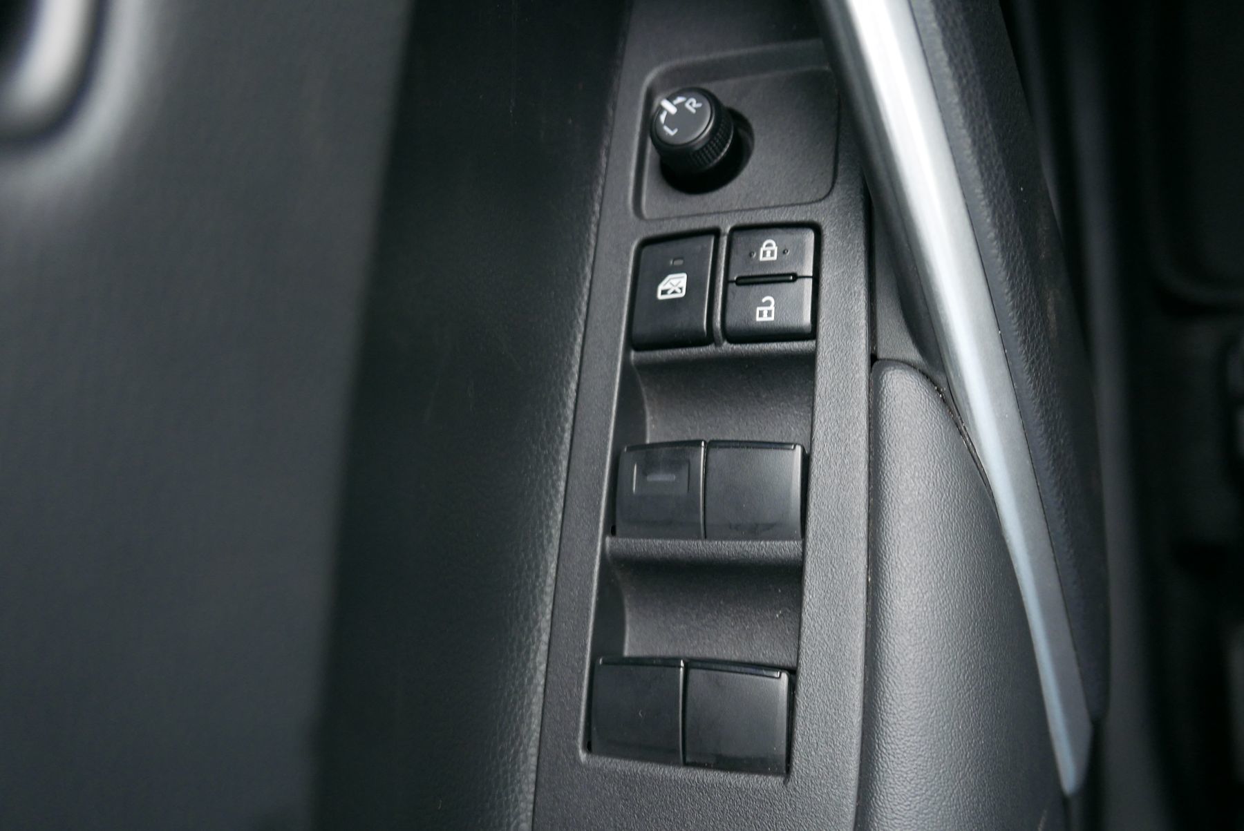 2024 Toyota Corolla Cross Hybrid XSE photo 16