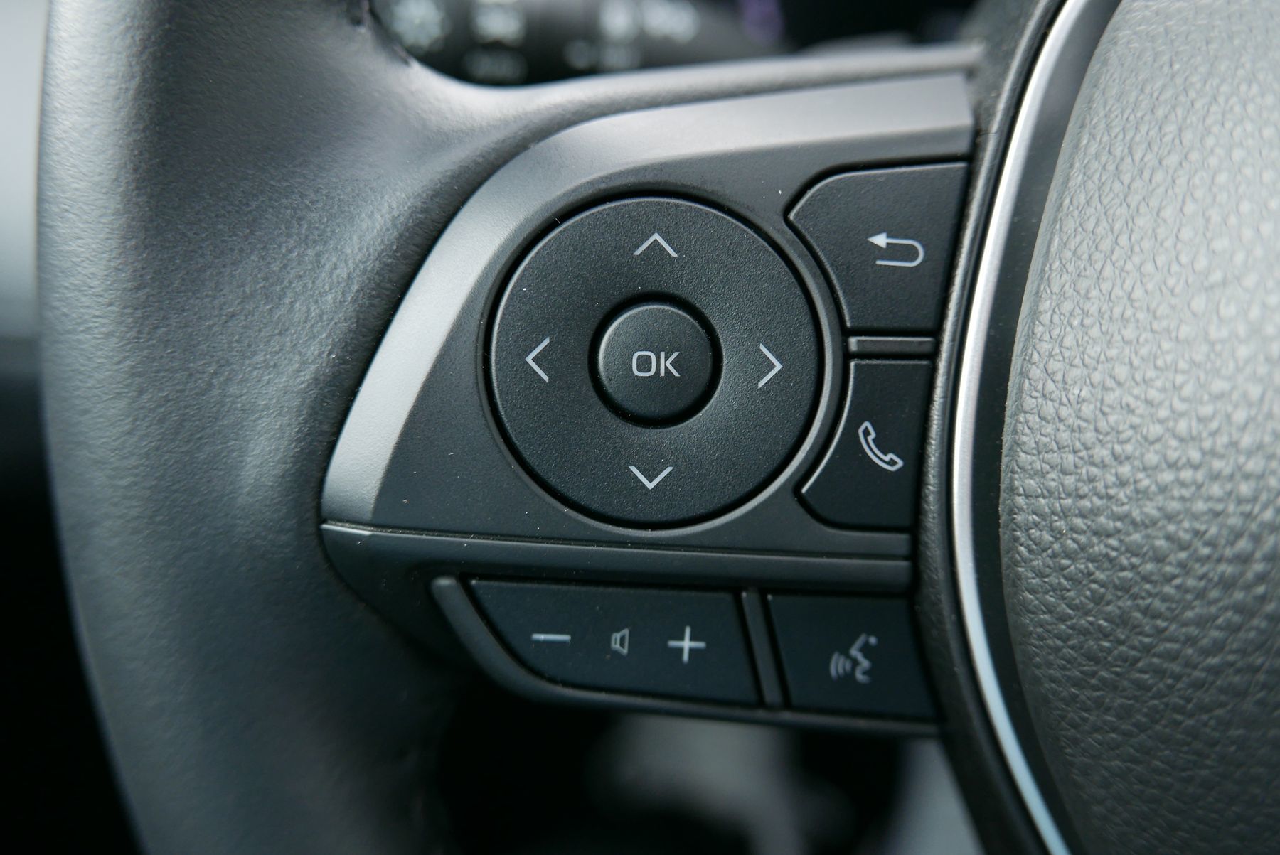 2024 Toyota Corolla Cross Hybrid XSE photo 18