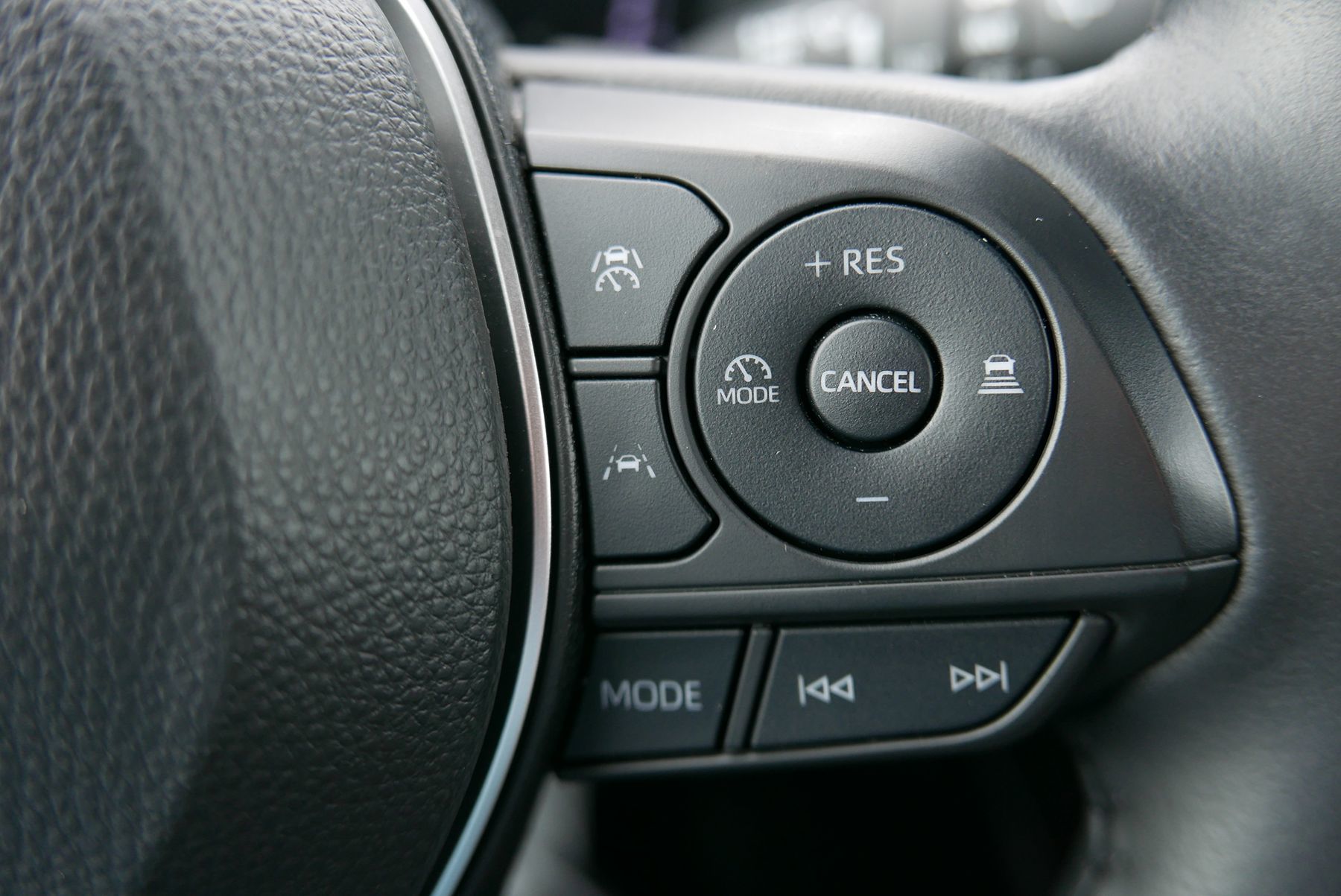 2024 Toyota Corolla Cross Hybrid XSE photo 19
