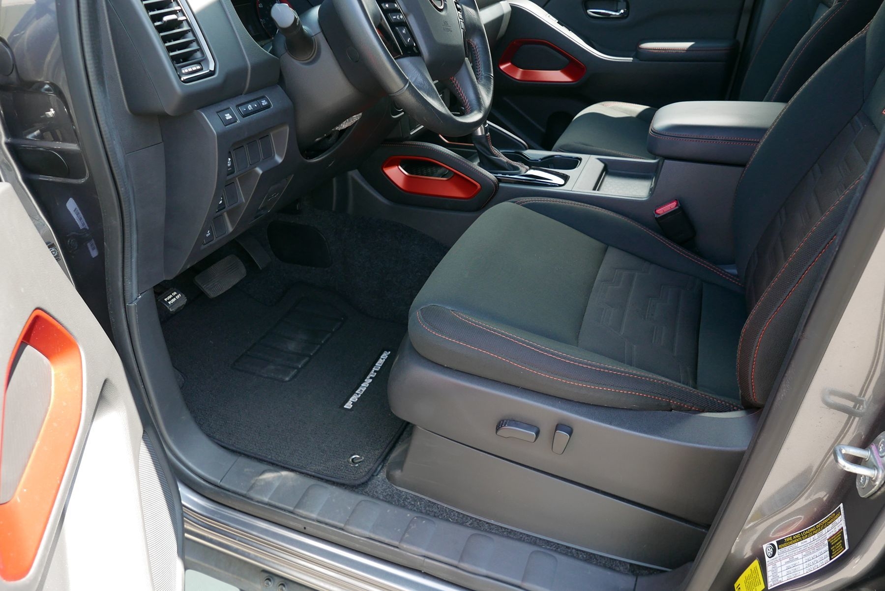 2022 Nissan Frontier PRO-X photo 9