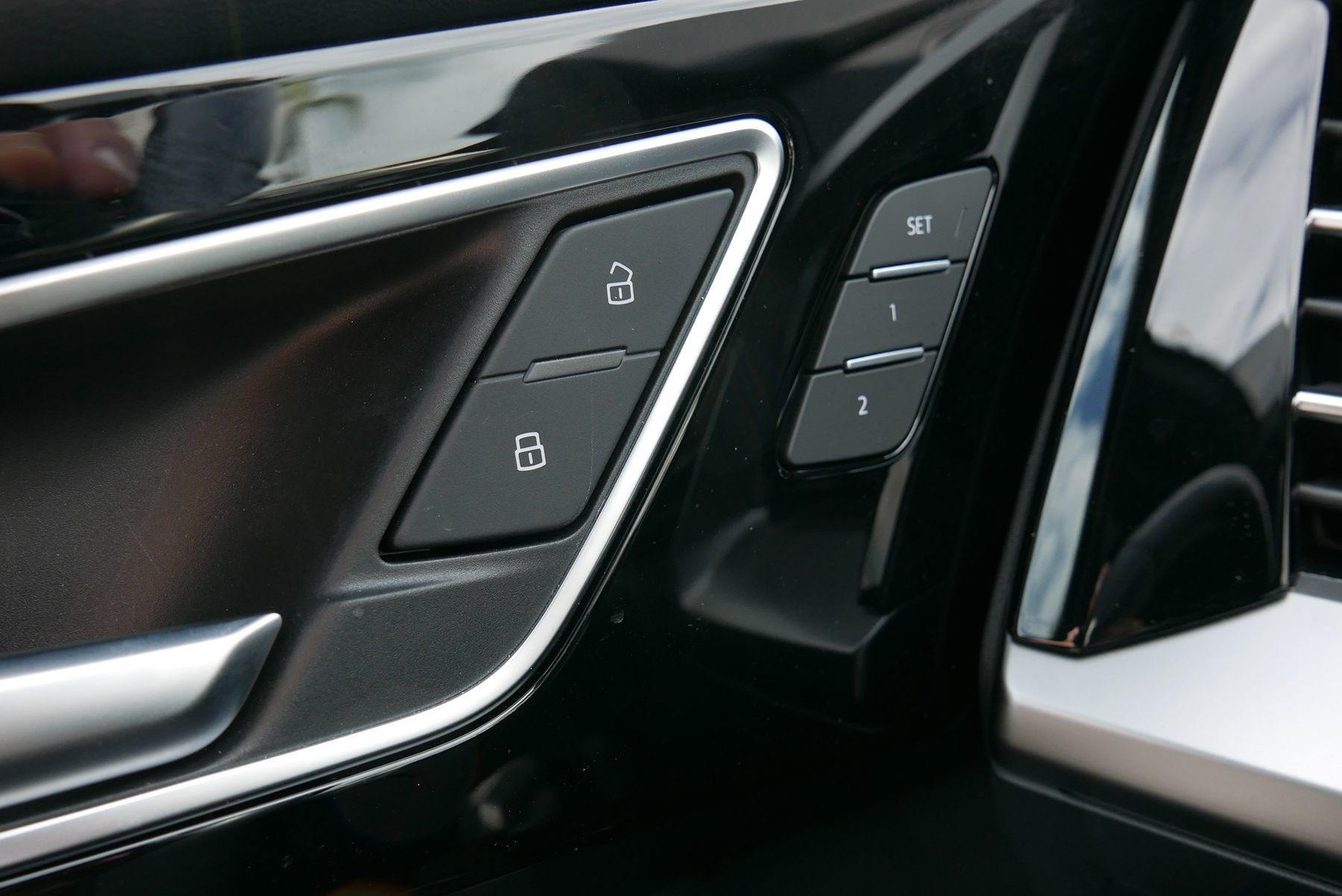 2023 Audi Q4 50 E-tron Premium Plus photo 18