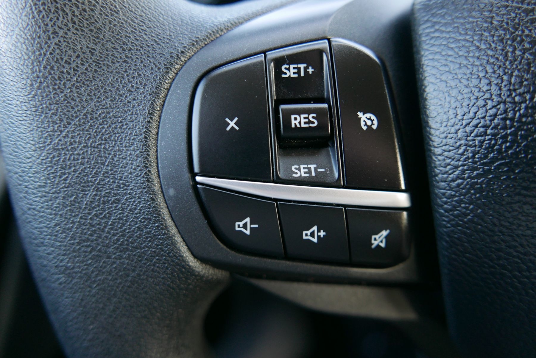 2022 Ford Explorer Base photo 17