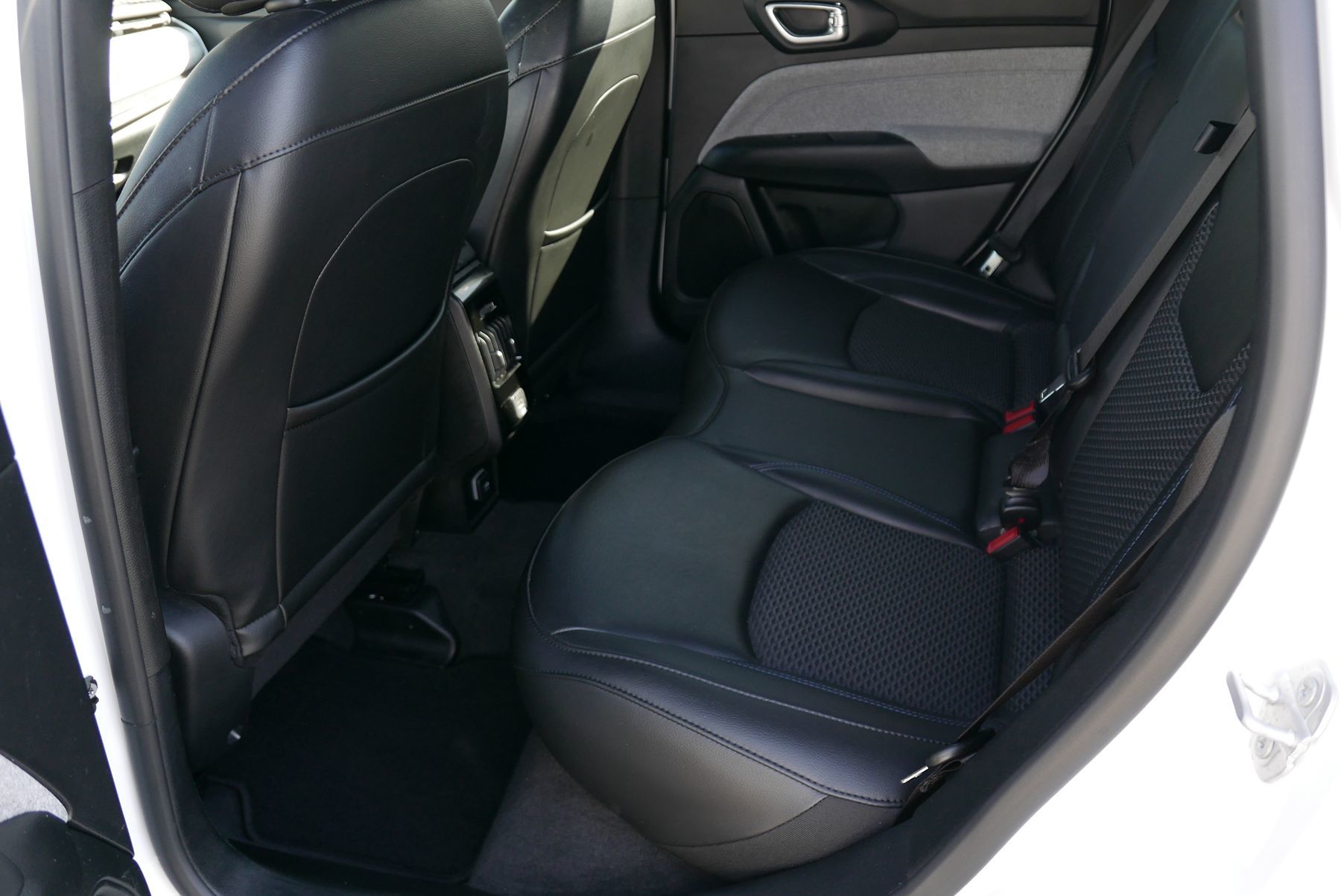 2023 Jeep Compass Latitude photo 9