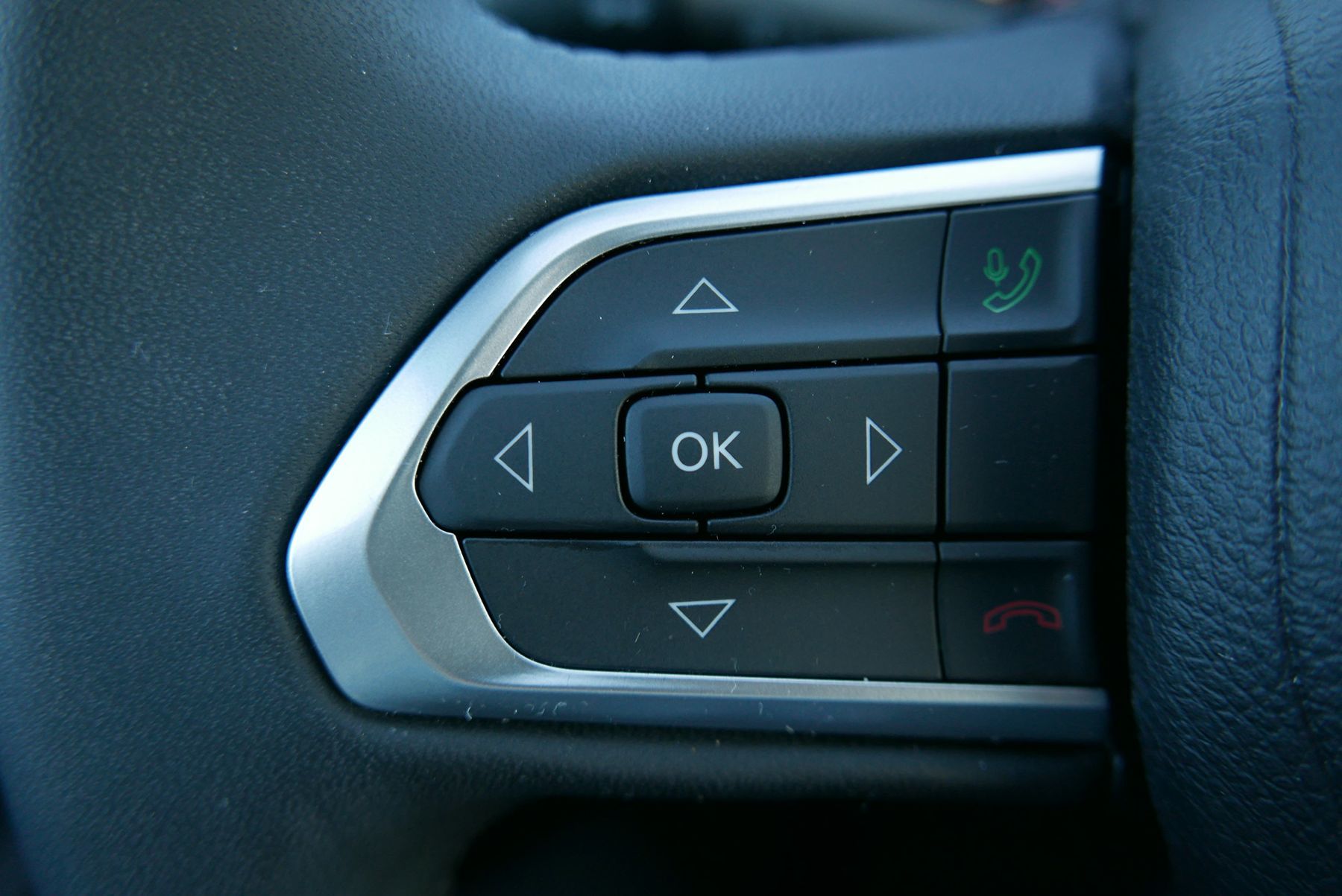 2023 Jeep Compass Latitude photo 16