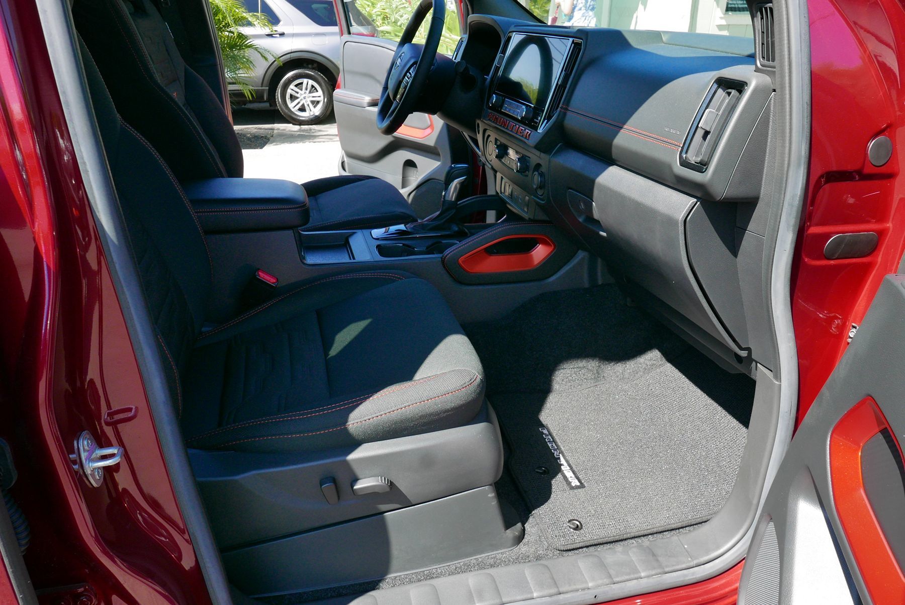 2025 Nissan Frontier PRO-X photo 11