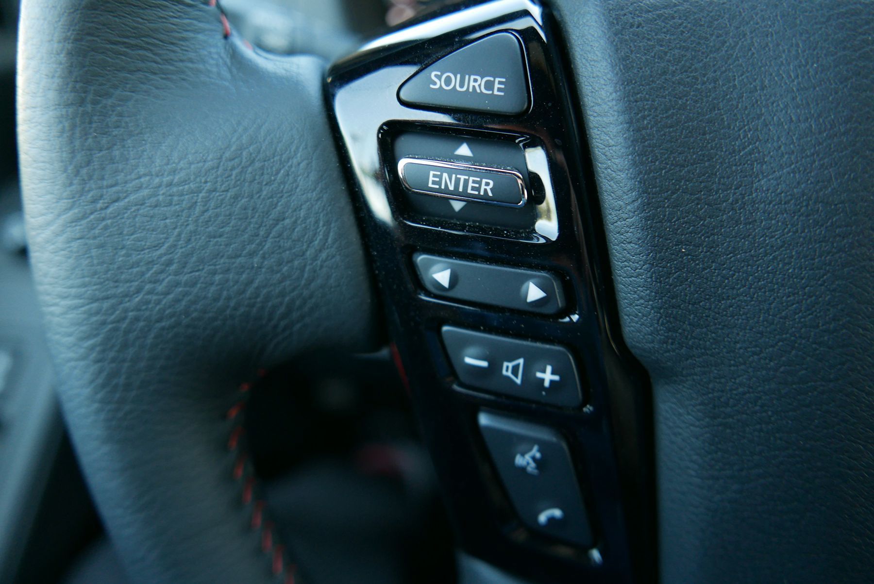 2025 Nissan Frontier PRO-X photo 16
