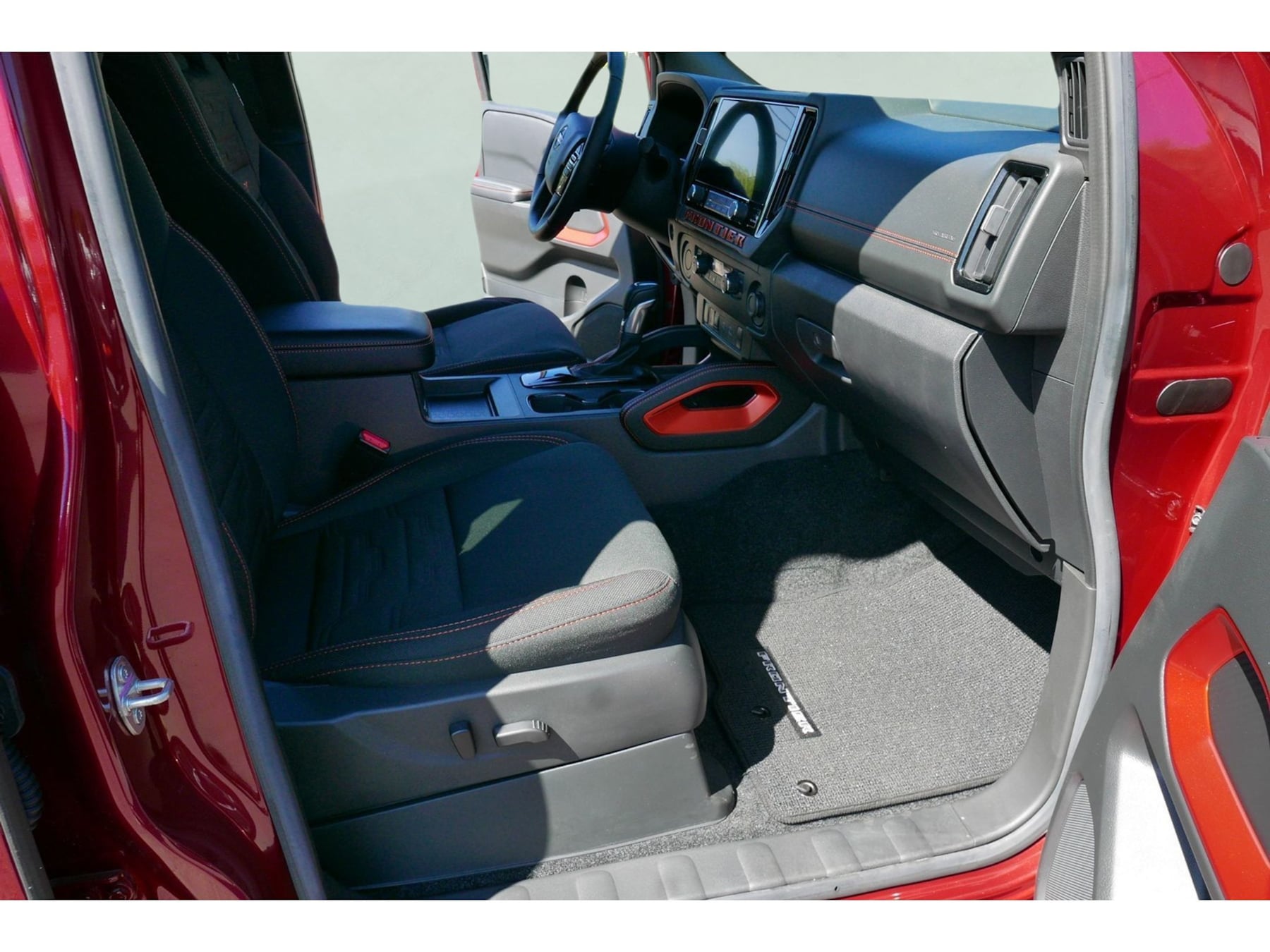 2025 Nissan Frontier PRO-X - Photo 11