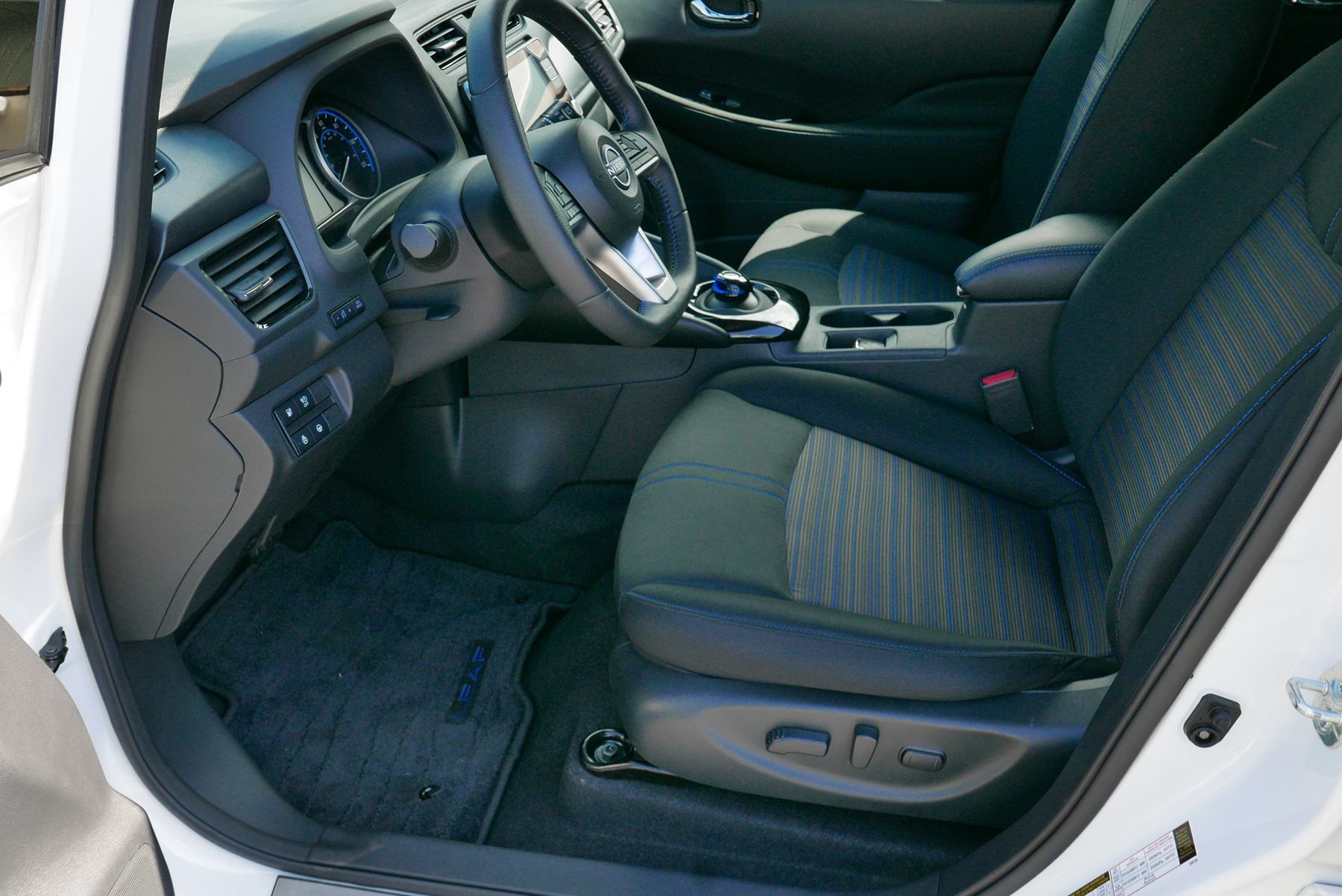2025 Nissan Leaf SV Plus photo 9